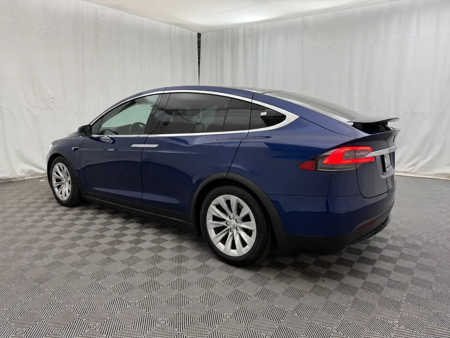 Tesla Model X photo 7
