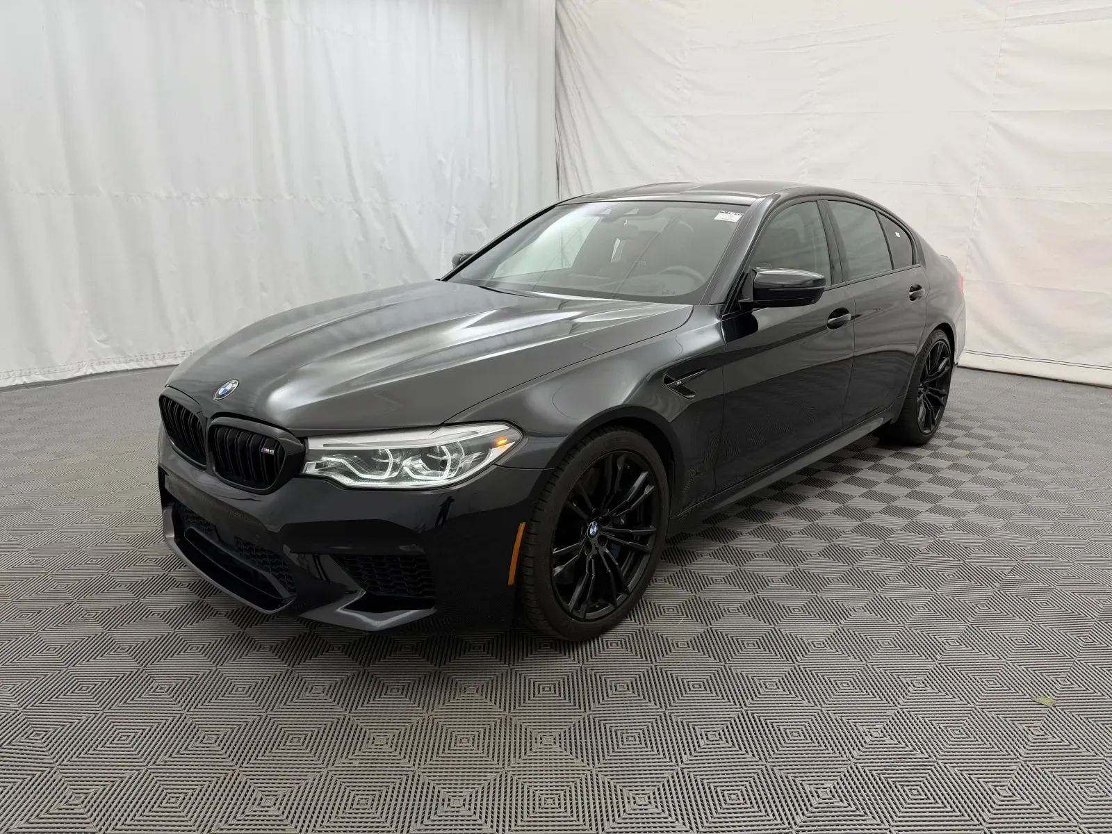 BMW M5 photo 2