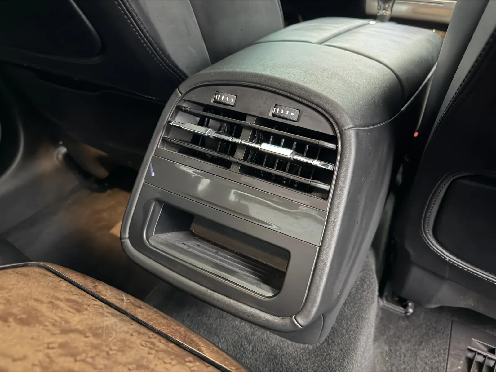 Maserati Quattroporte photo 26