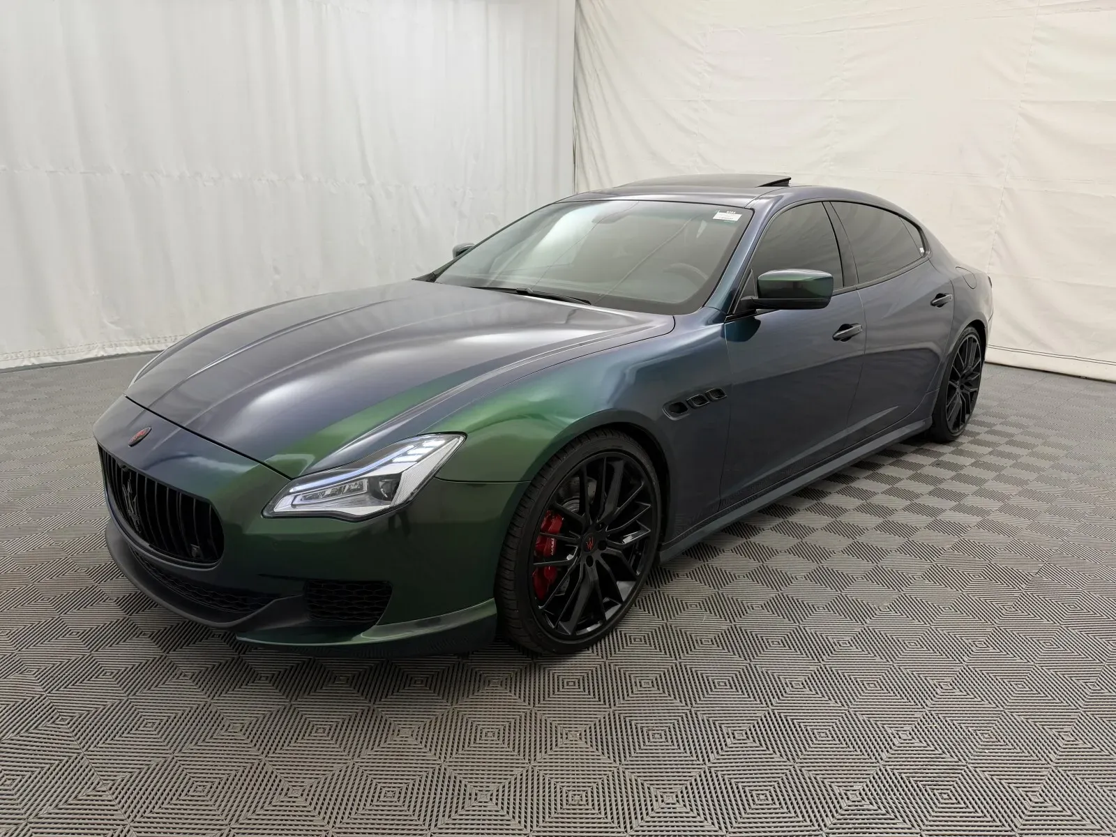 Maserati Quattroporte photo 2
