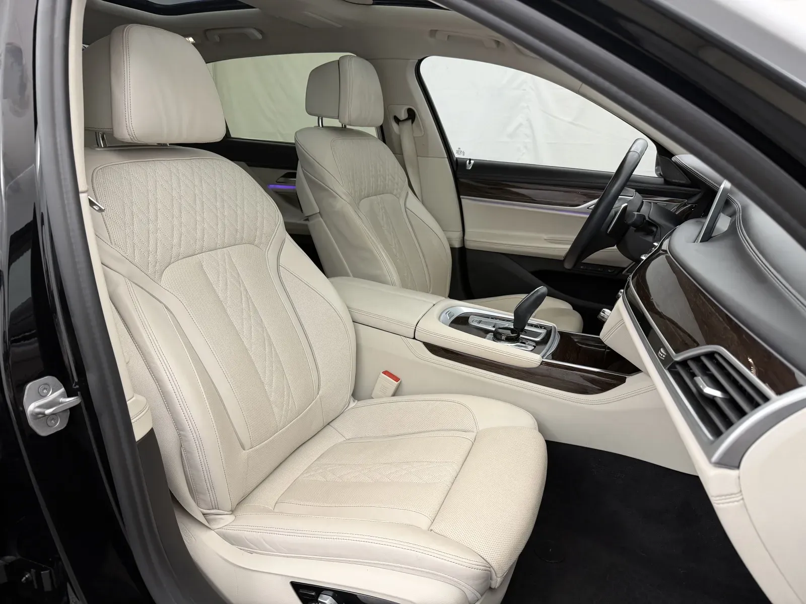 BMW 7 Series photo 24