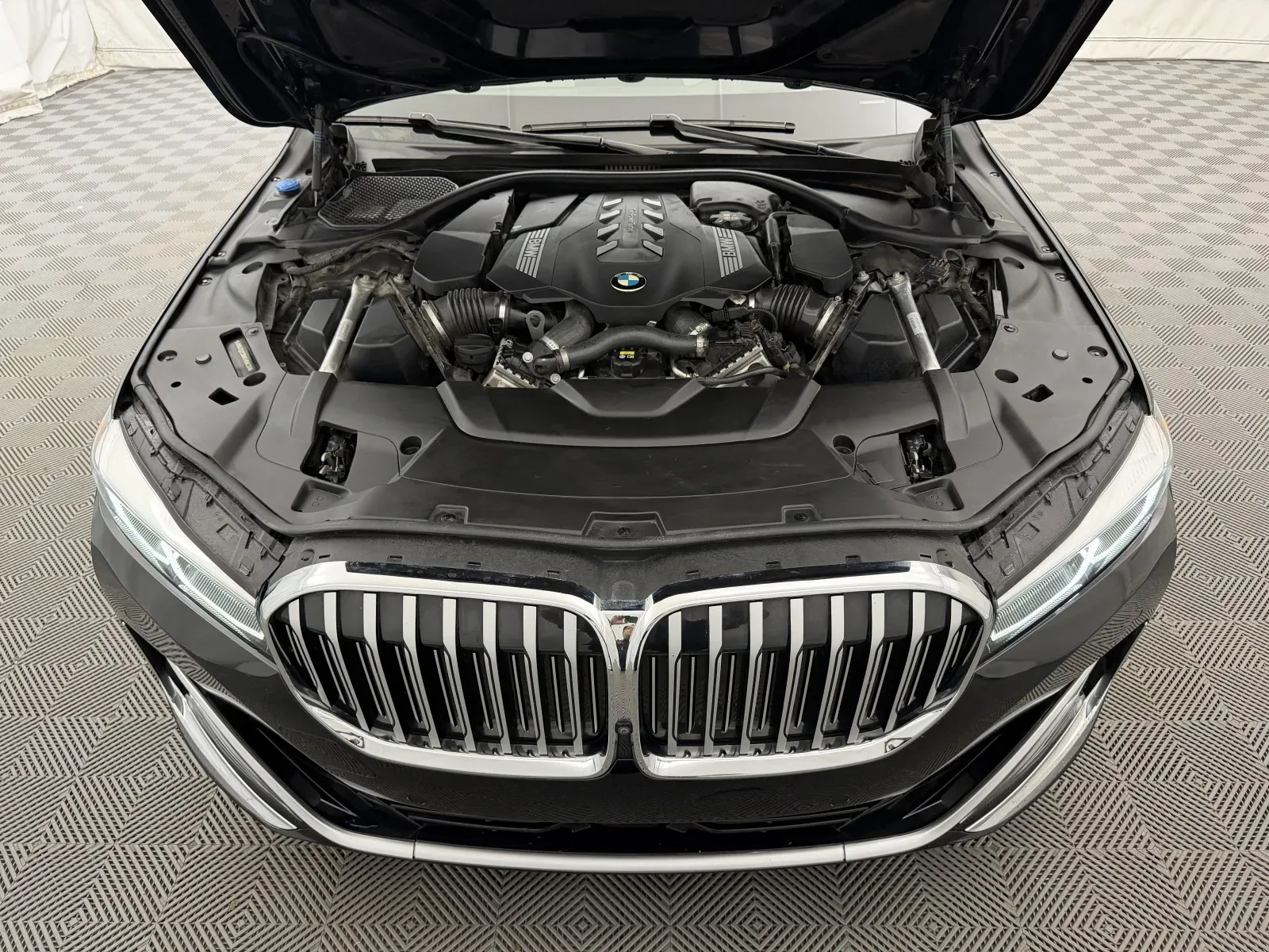 BMW 7 Series photo 4