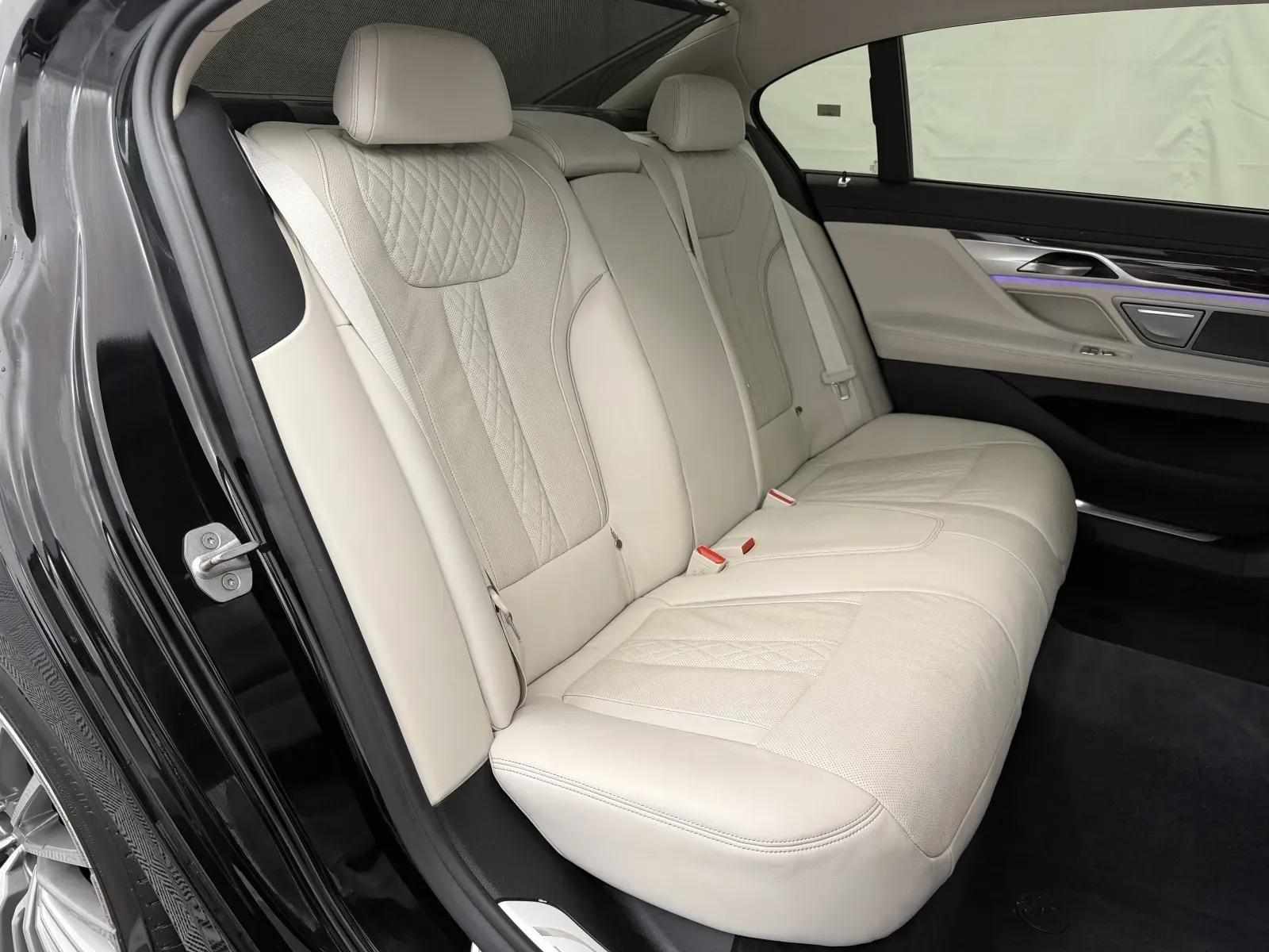 BMW 7 Series photo 23
