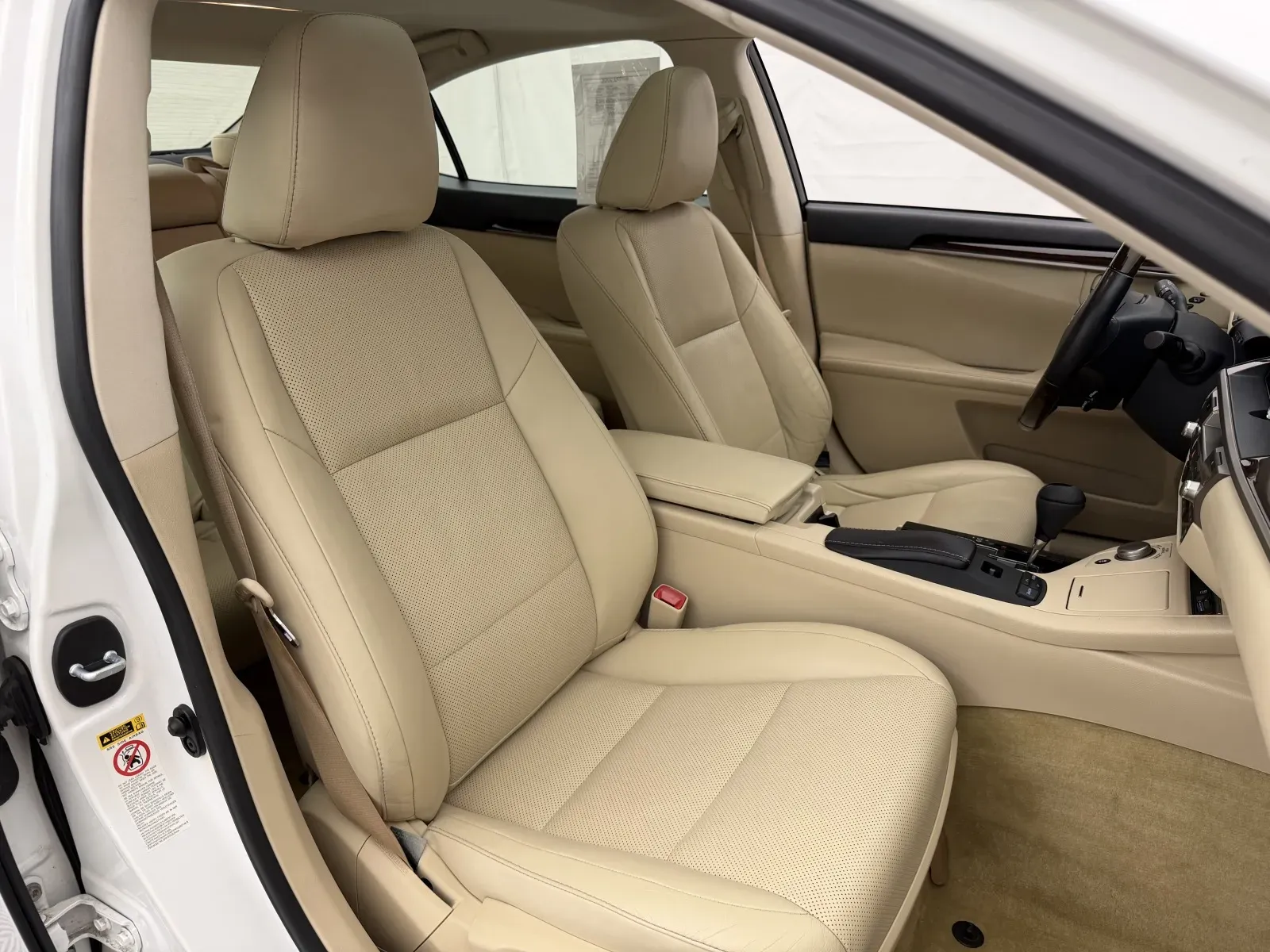 Lexus ES photo 24