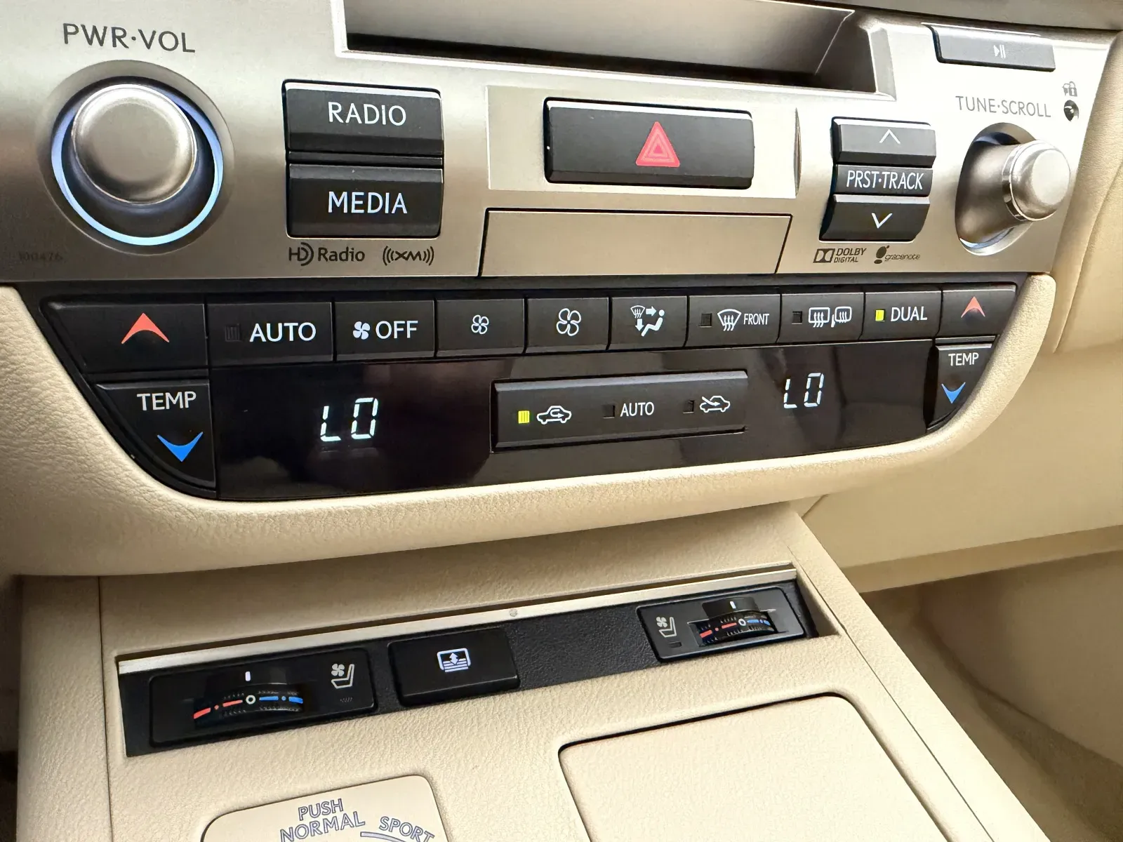 Lexus ES photo 17