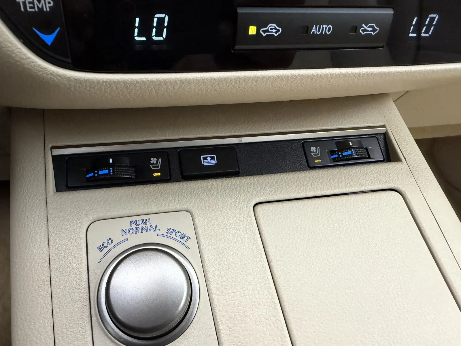 Lexus ES photo 19