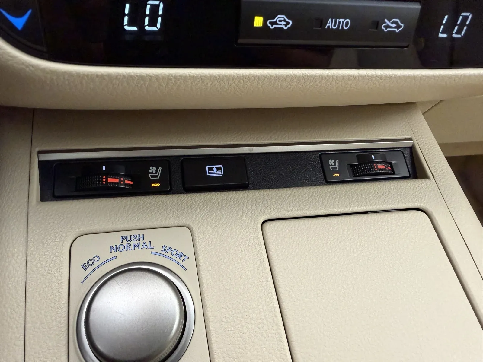 Lexus ES photo 18