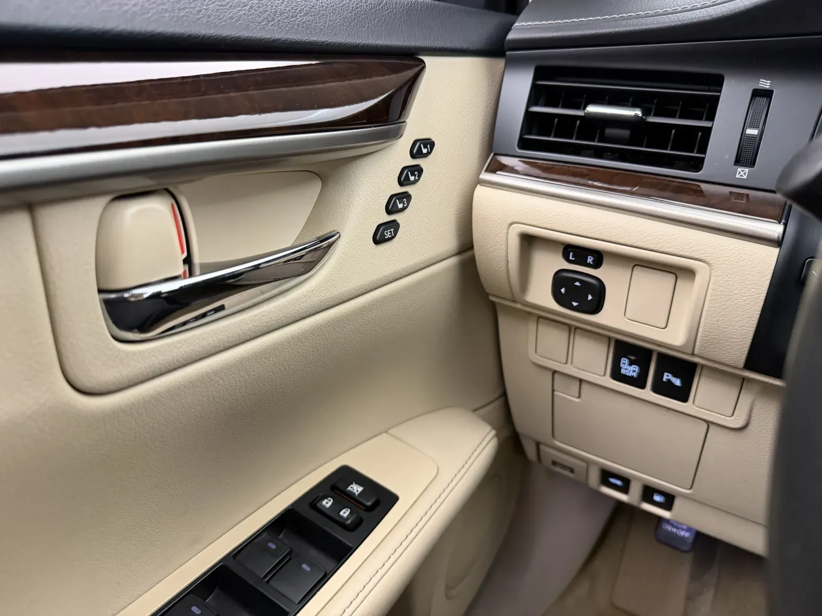 Lexus ES photo 9