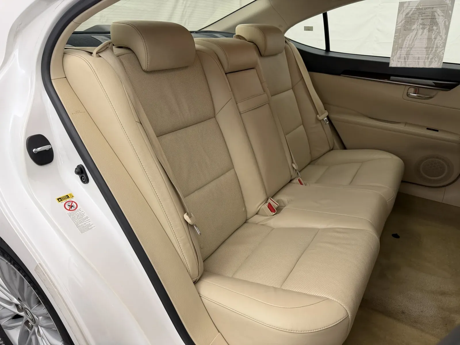 Lexus ES photo 23