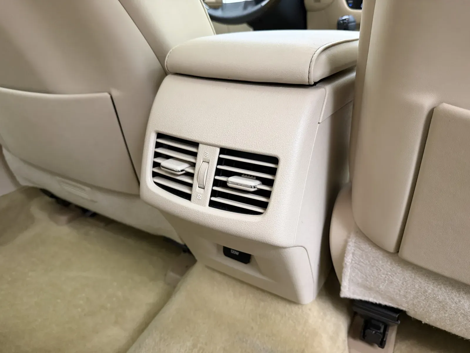 Lexus ES photo 22