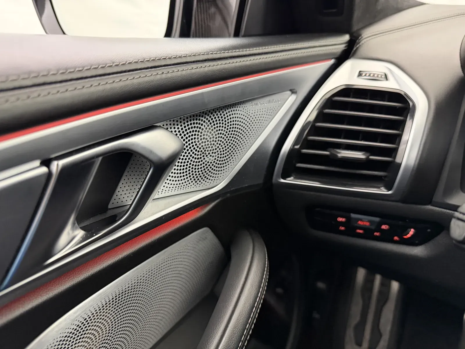 BMW 8 Series photo 26