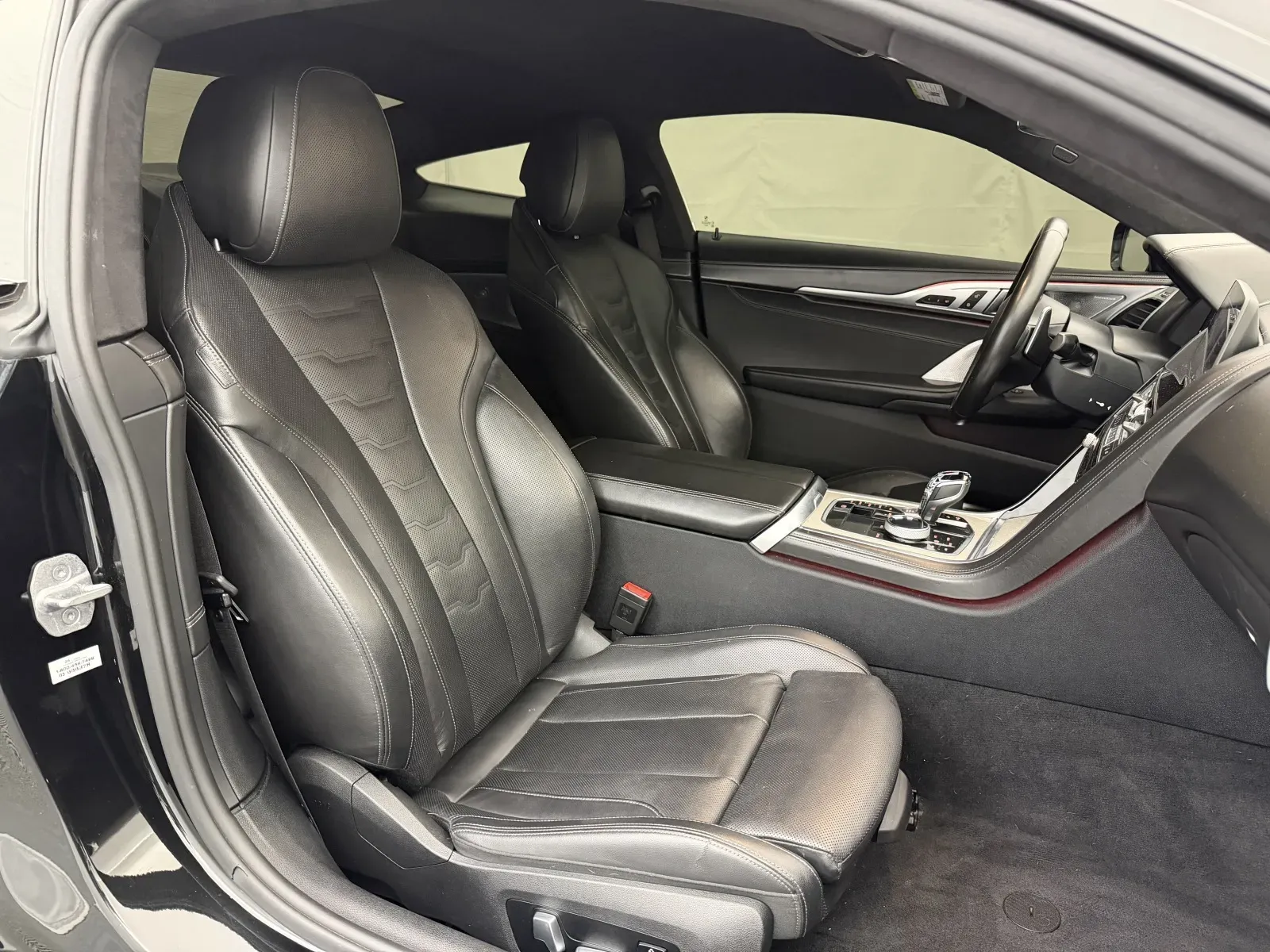 BMW 8 Series photo 35