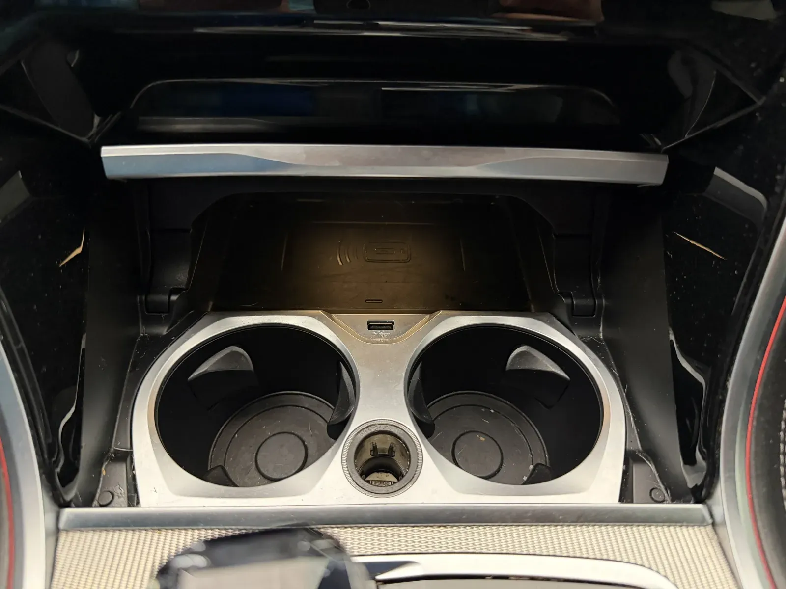 BMW 8 Series photo 31