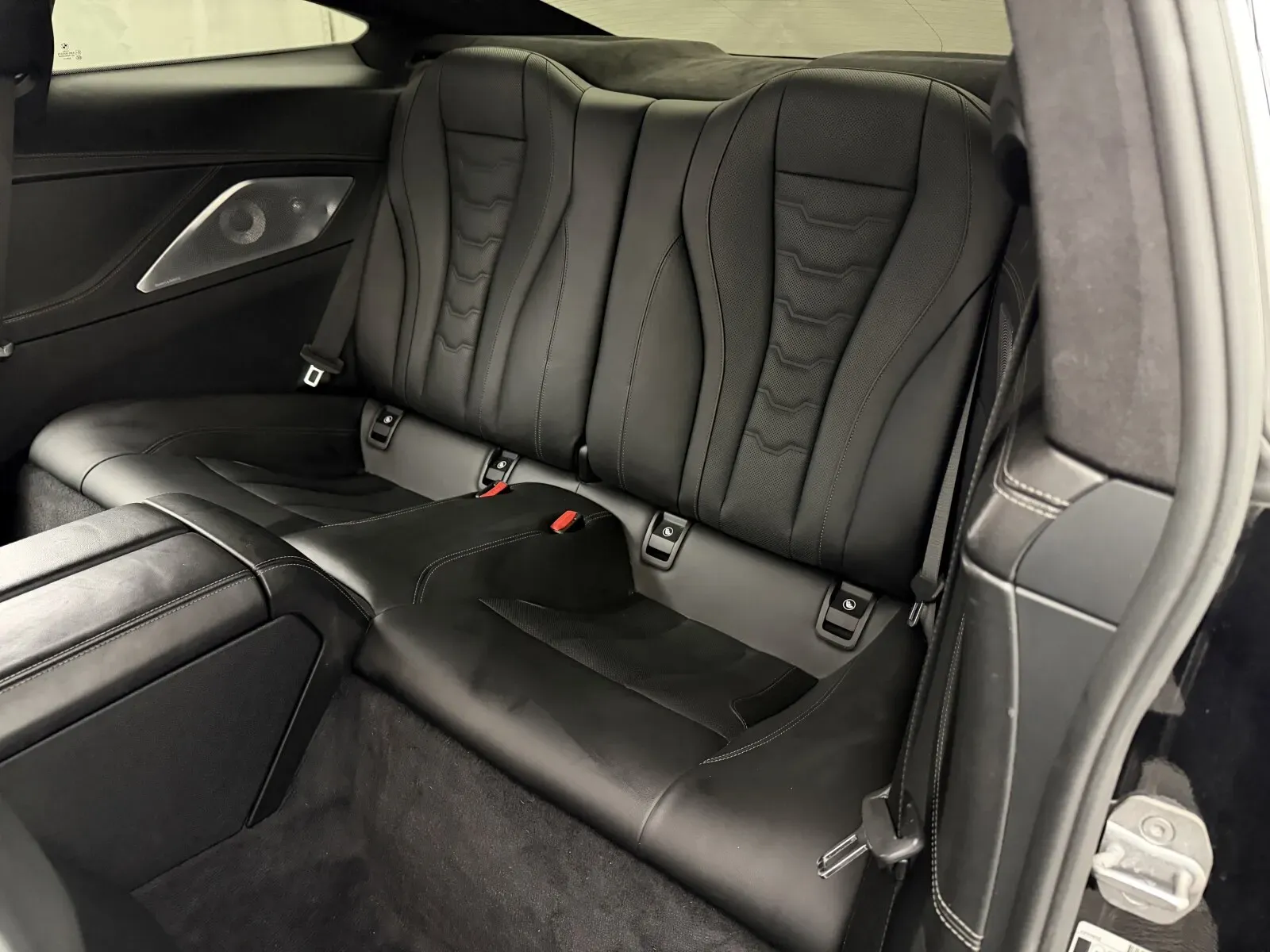 BMW 8 Series photo 33