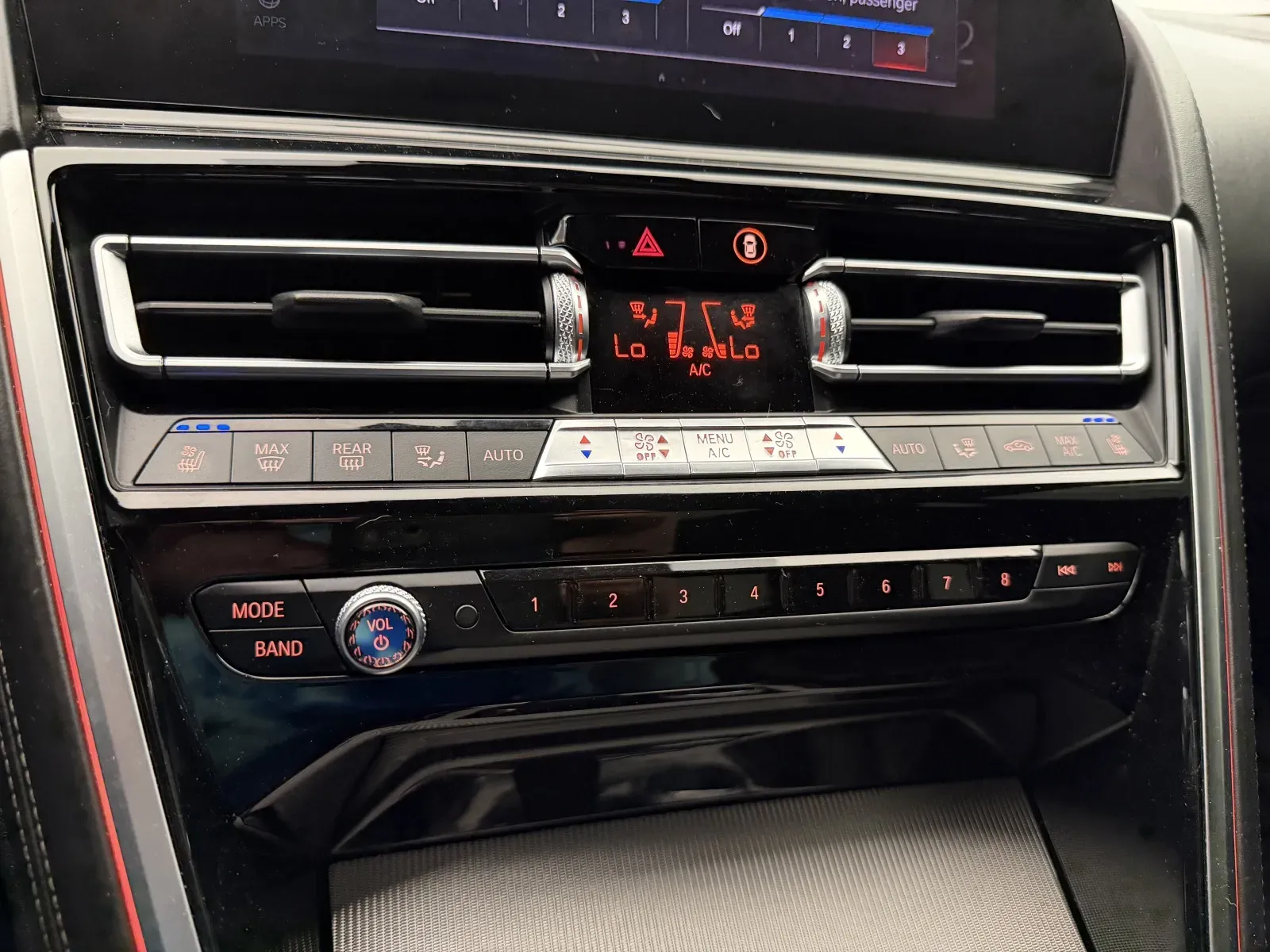 BMW 8 Series photo 30
