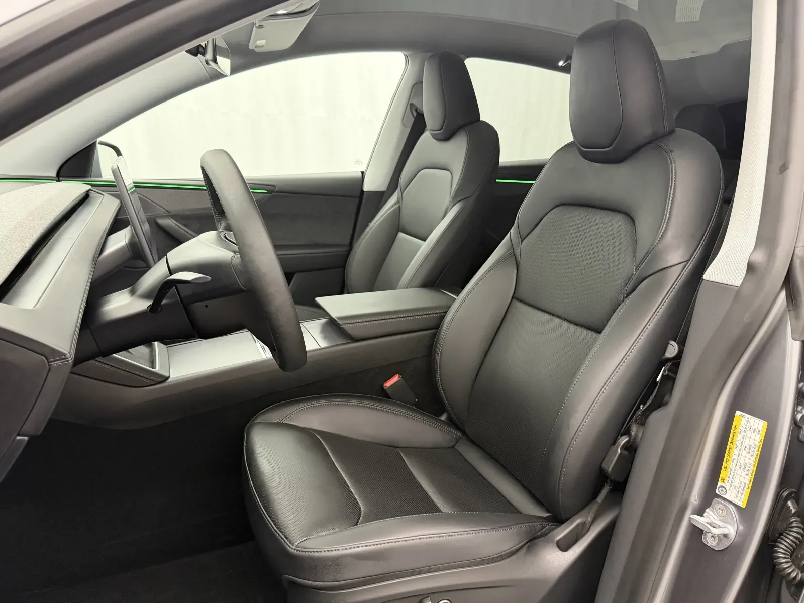 Tesla Model Y photo 5