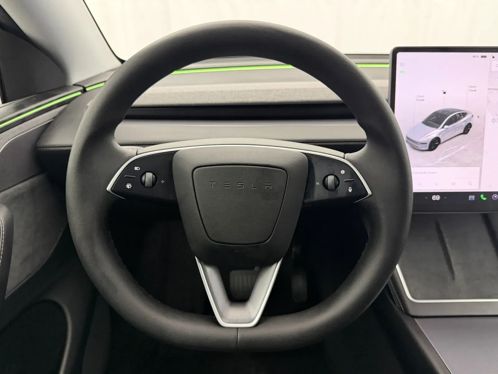 Tesla Model Y photo 8