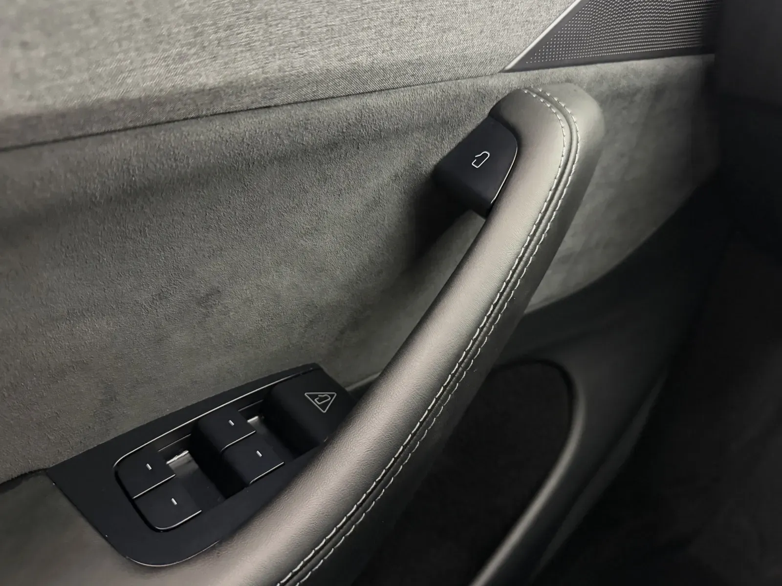 Tesla Model Y photo 26