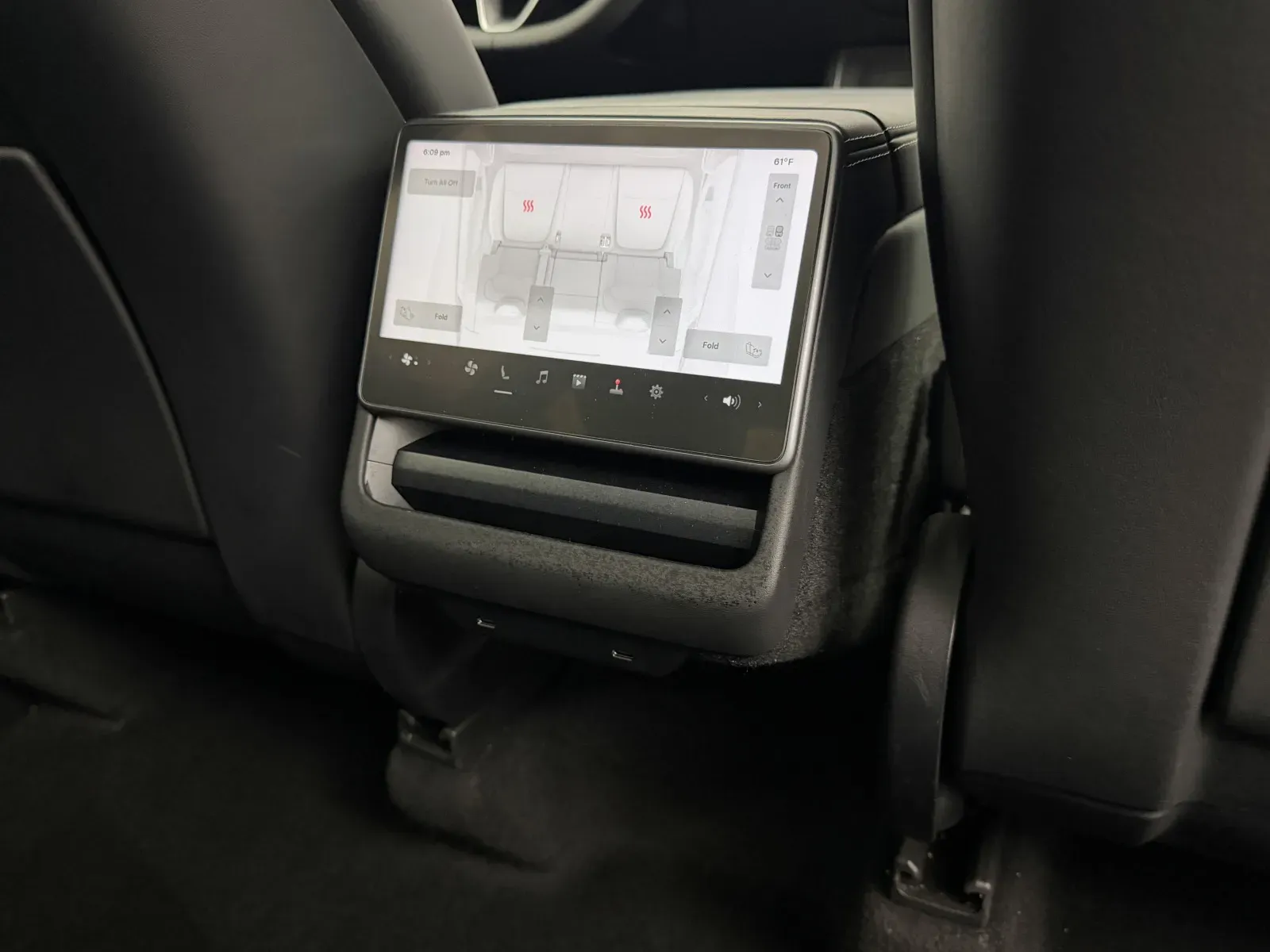 Tesla Model Y photo 30