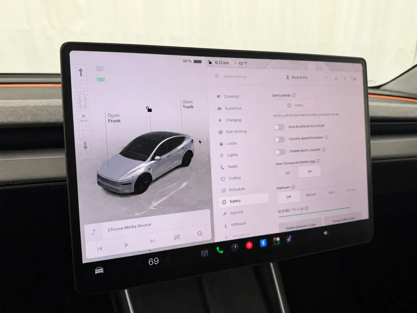 Tesla Model Y photo 14