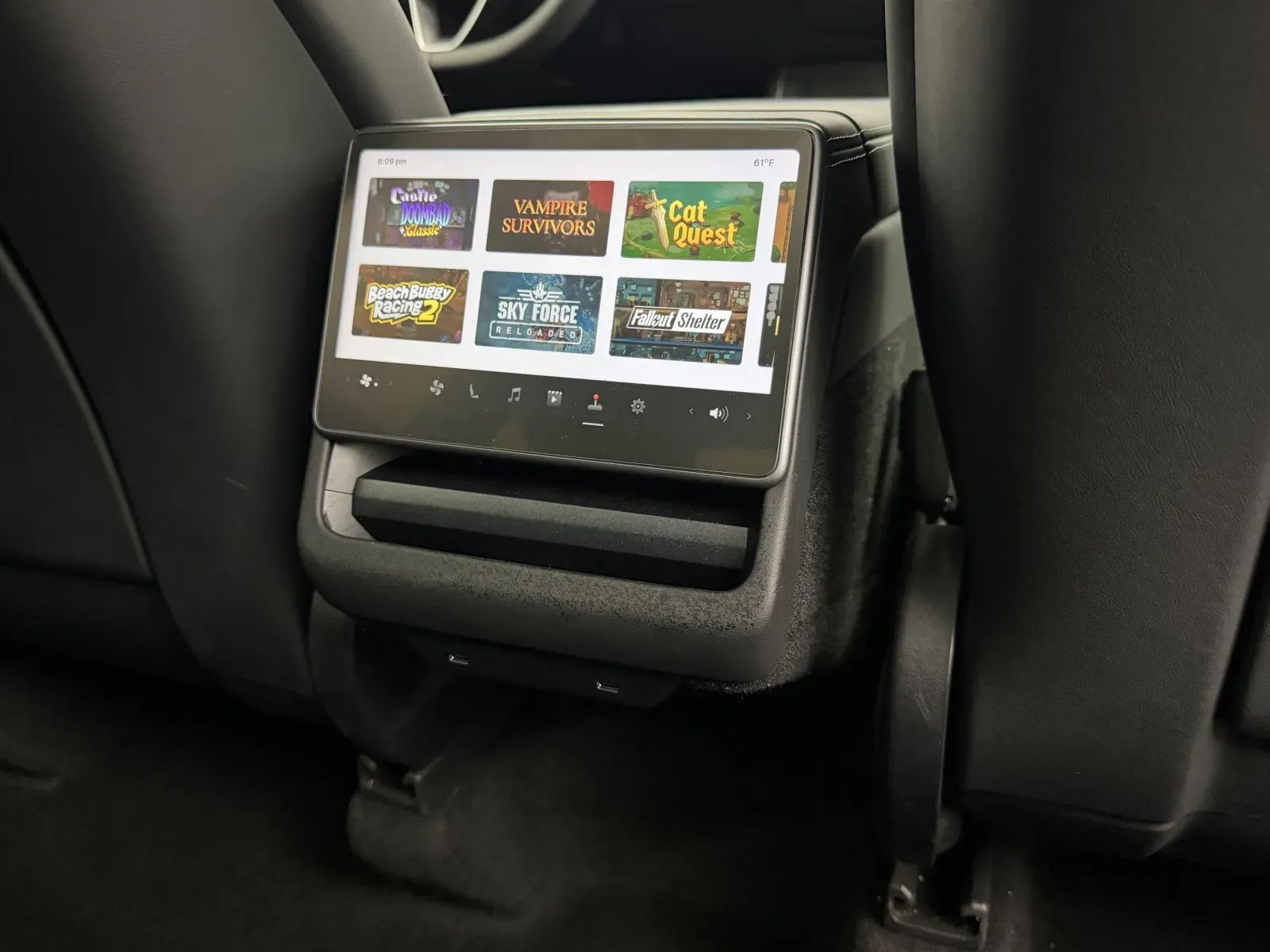 Tesla Model Y photo 32