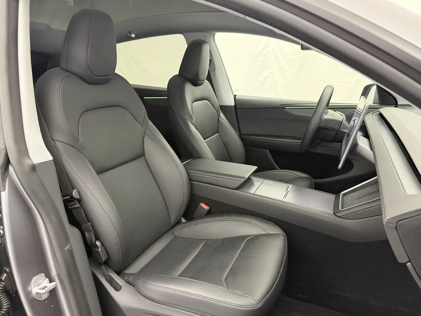 Tesla Model Y photo 34