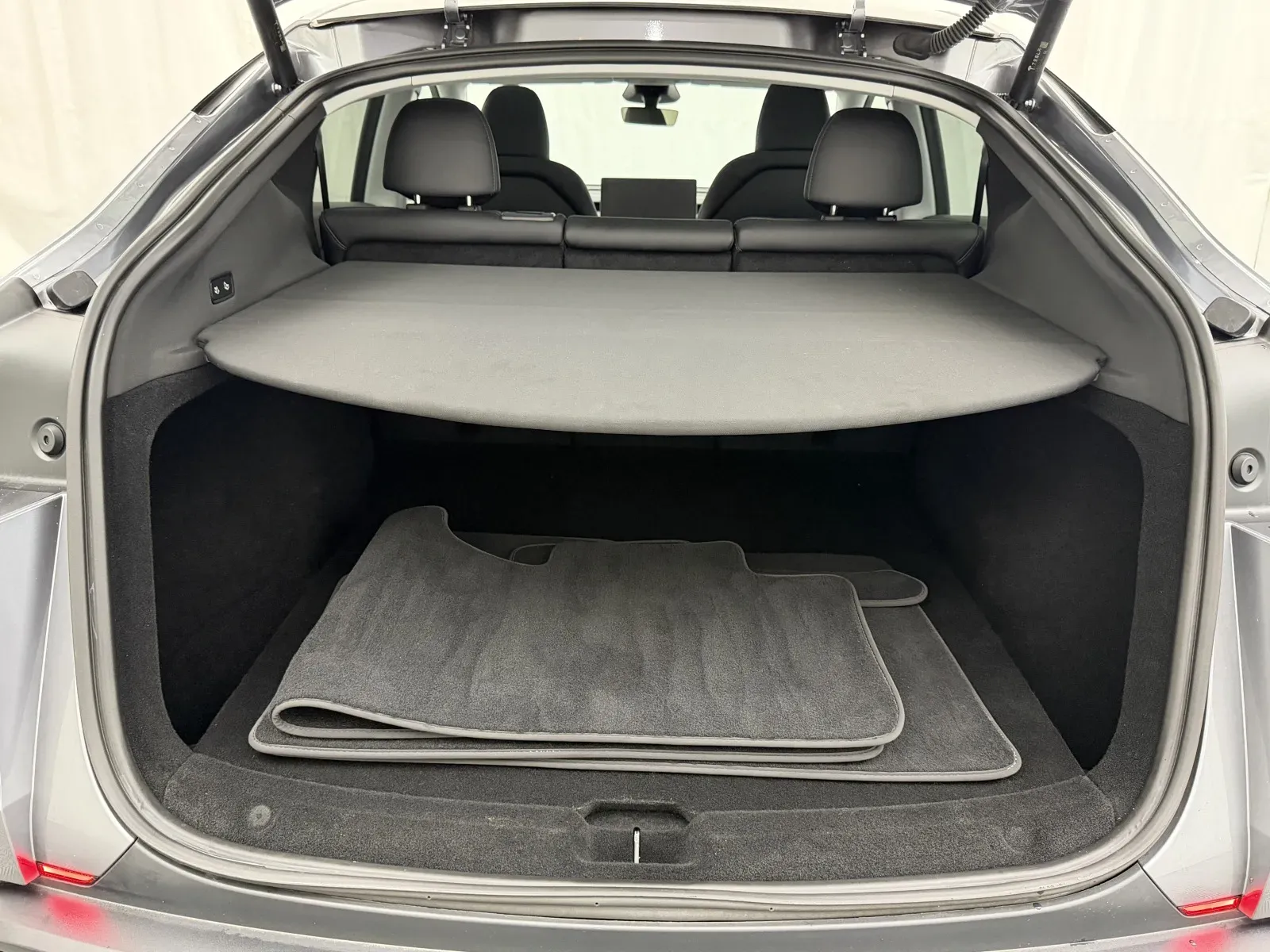 Tesla Model Y photo 35