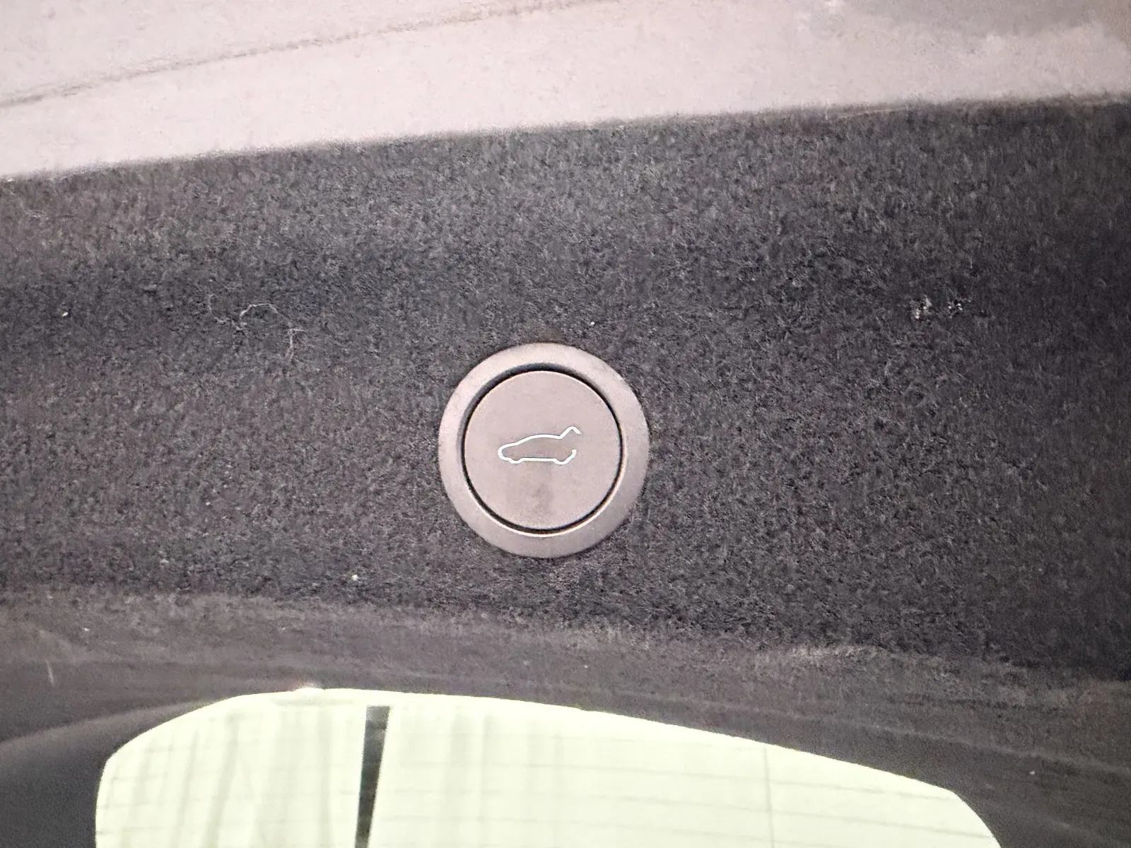 Tesla Model Y photo 36