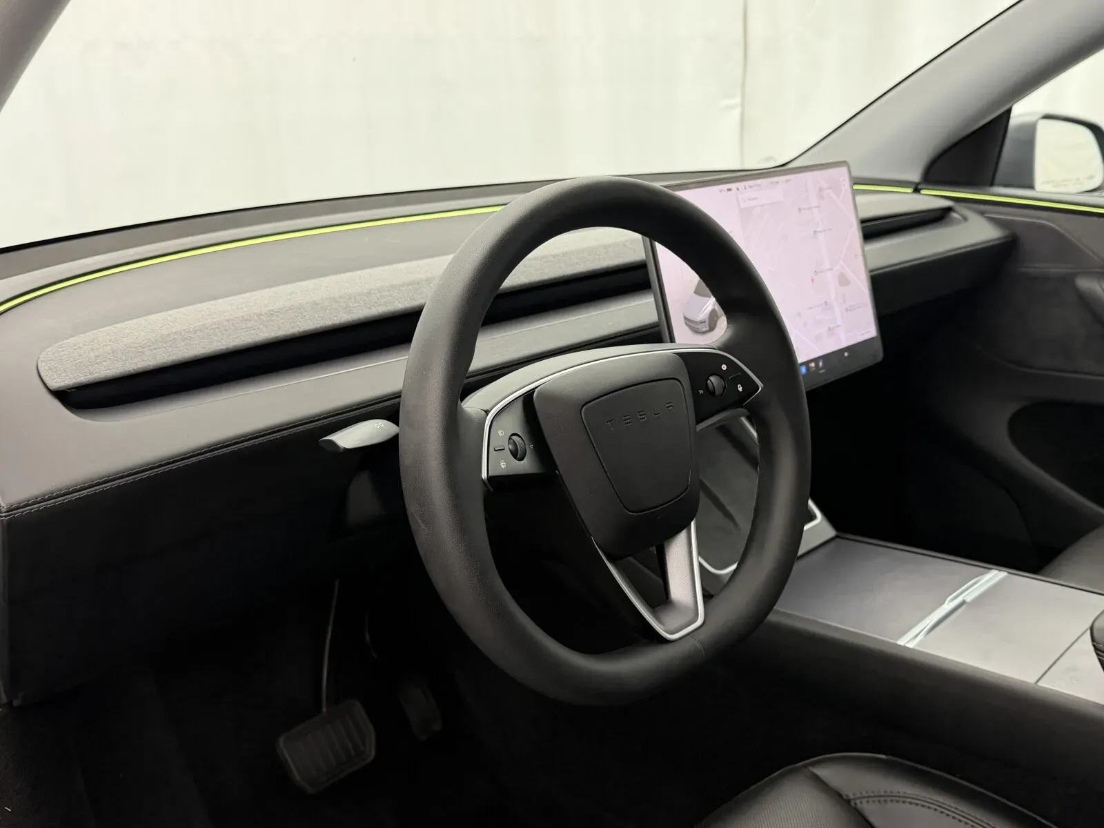 Tesla Model Y photo 7
