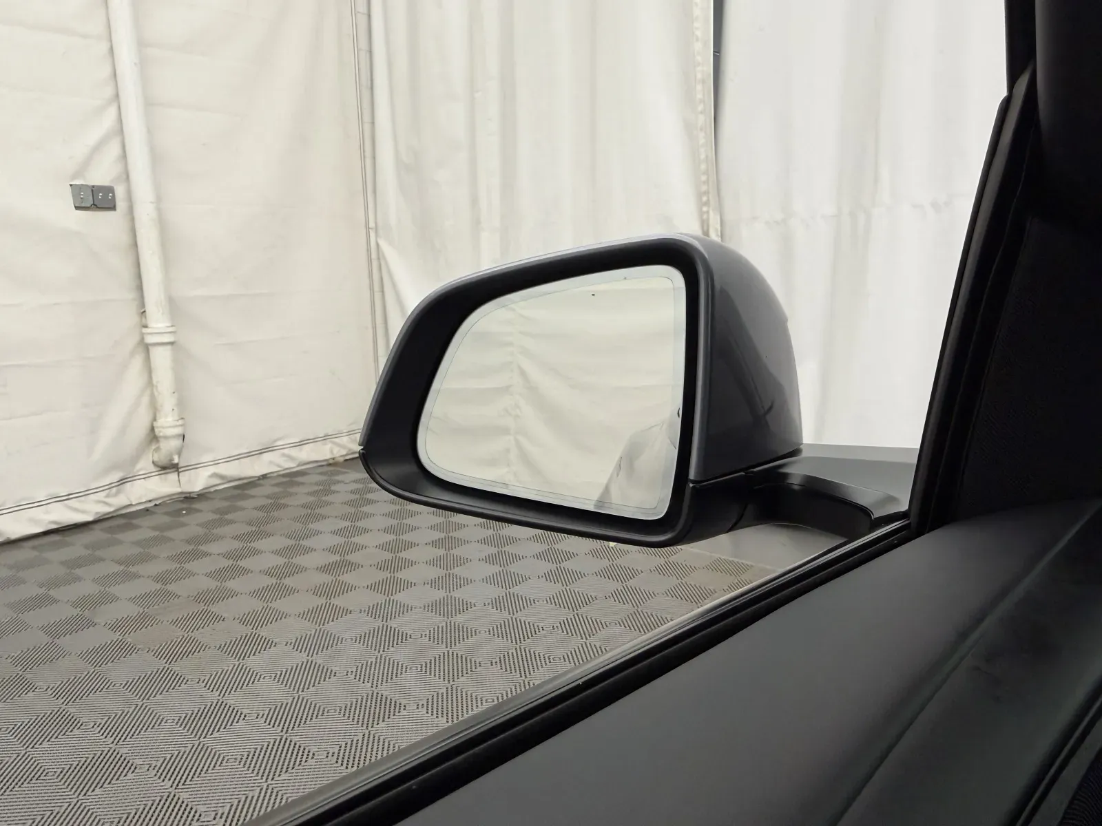 Tesla Model Y photo 27