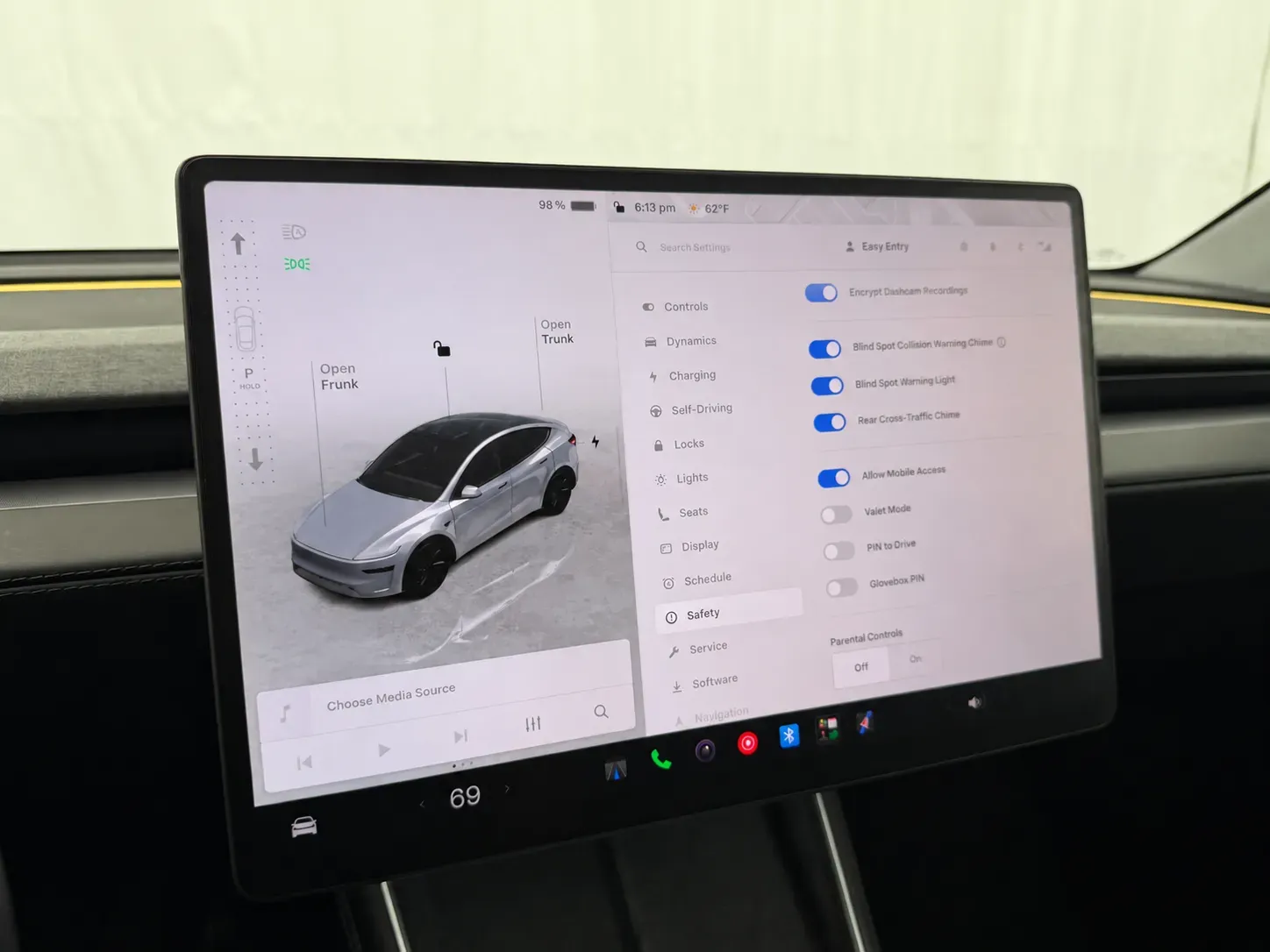 Tesla Model Y photo 9