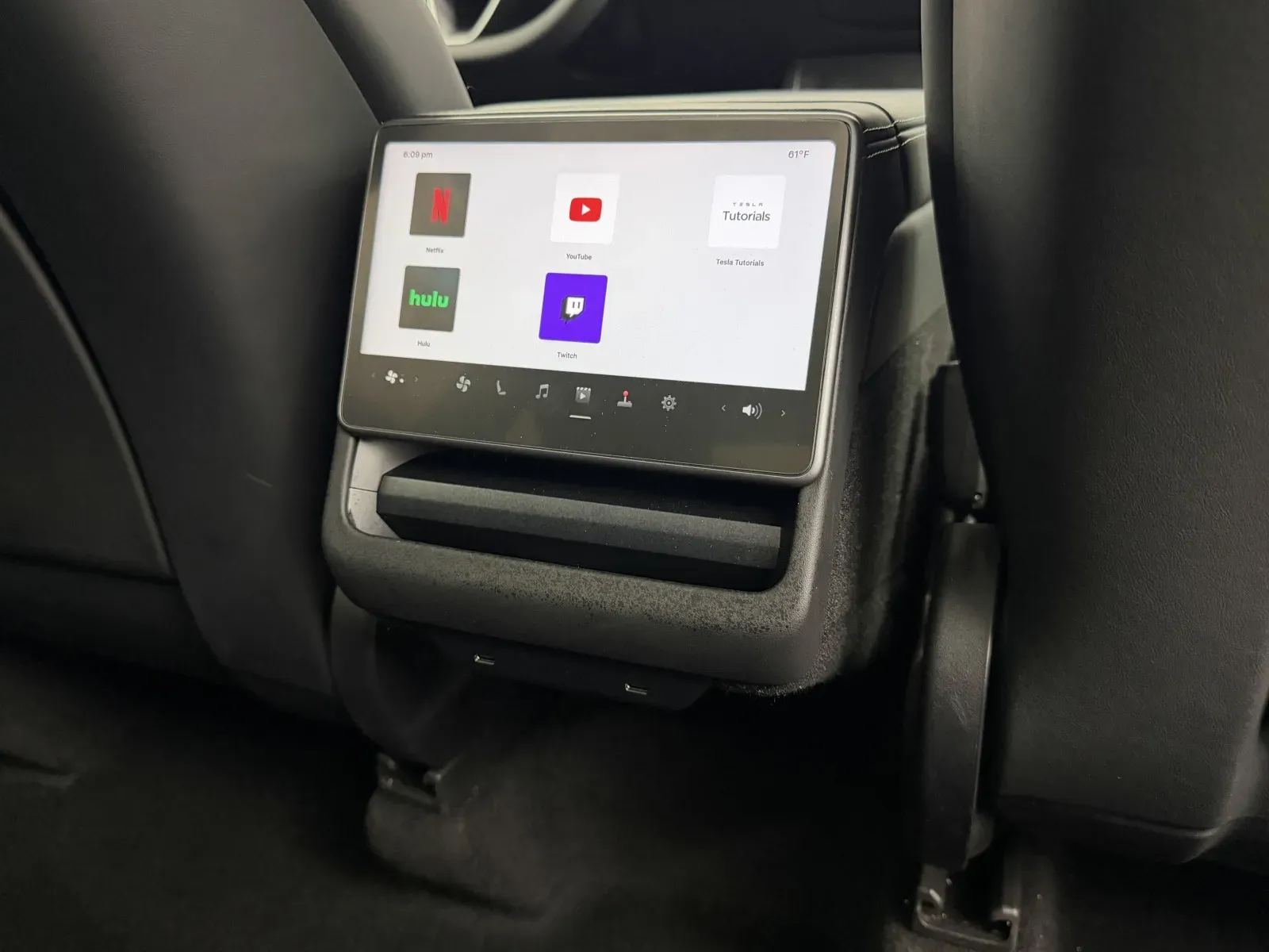 Tesla Model Y photo 31