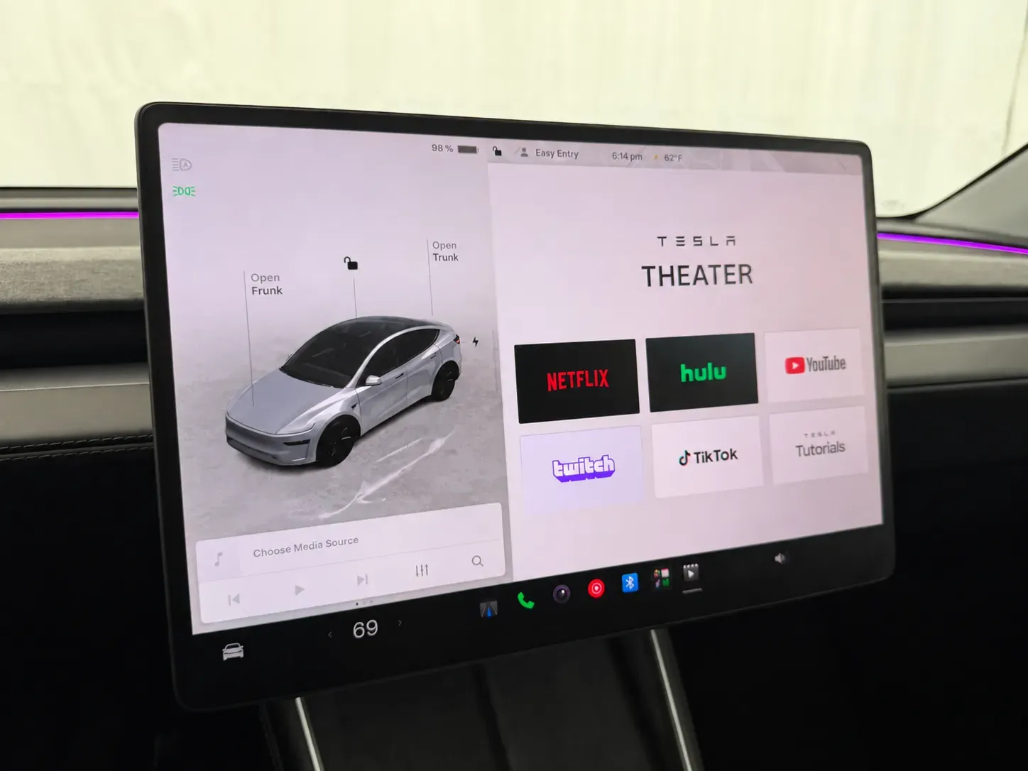 Tesla Model Y photo 25