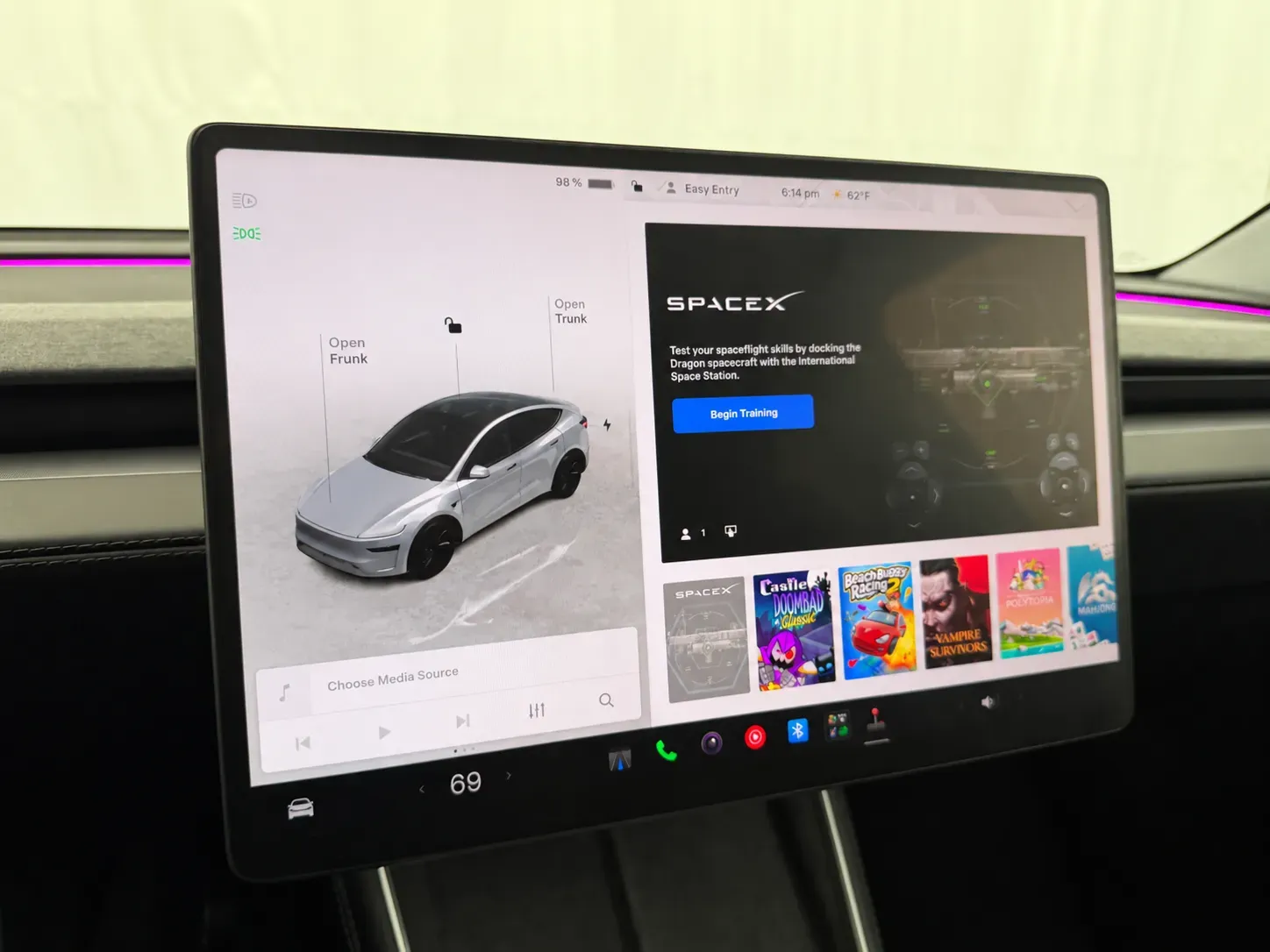 Tesla Model Y photo 24