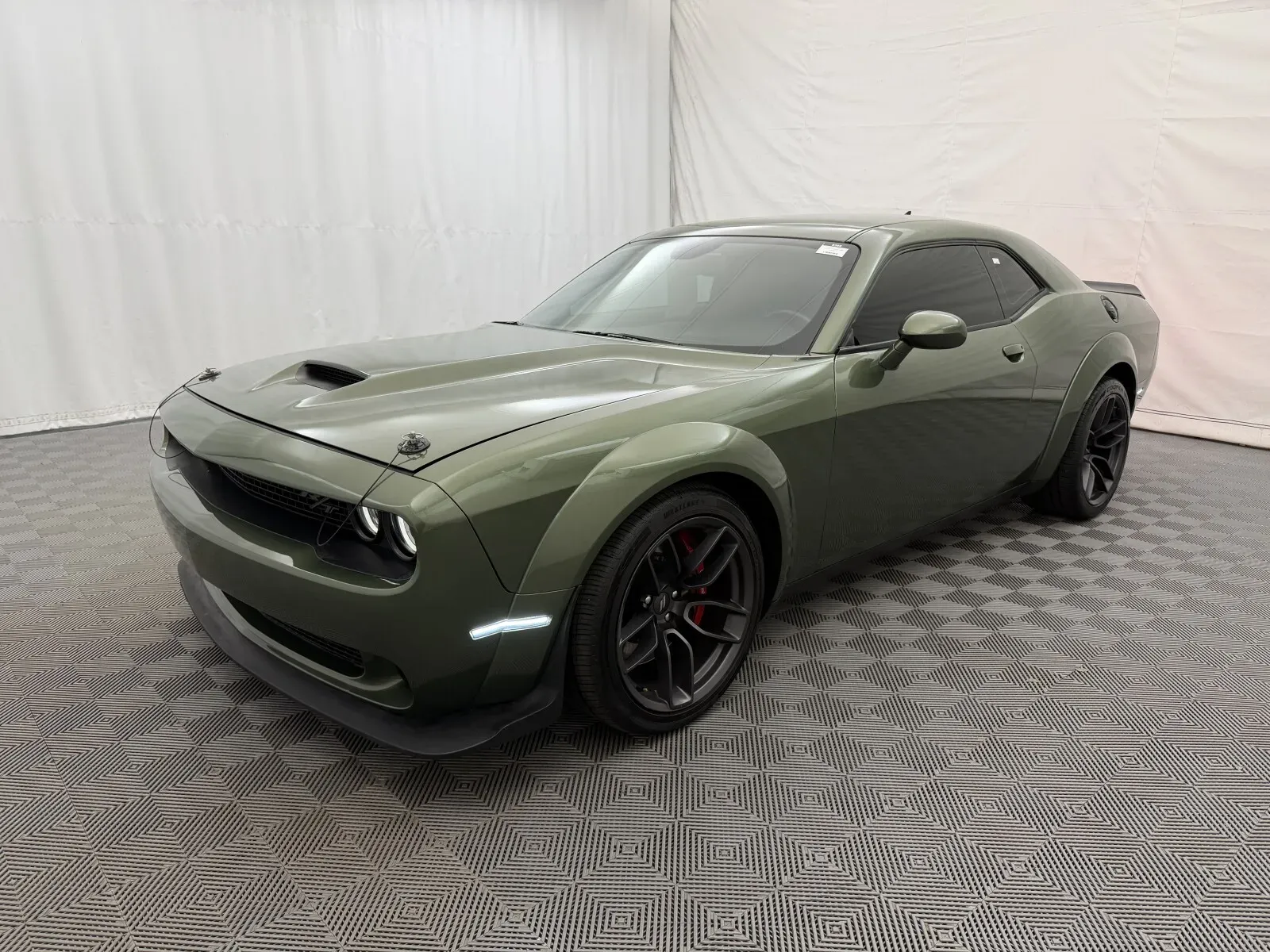 Dodge Challenger photo 2