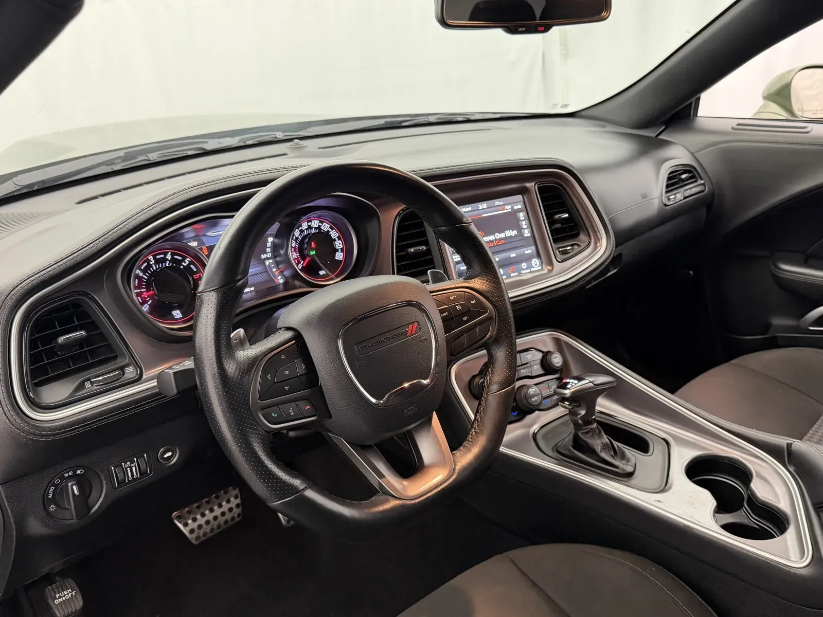 Dodge Challenger photo 6