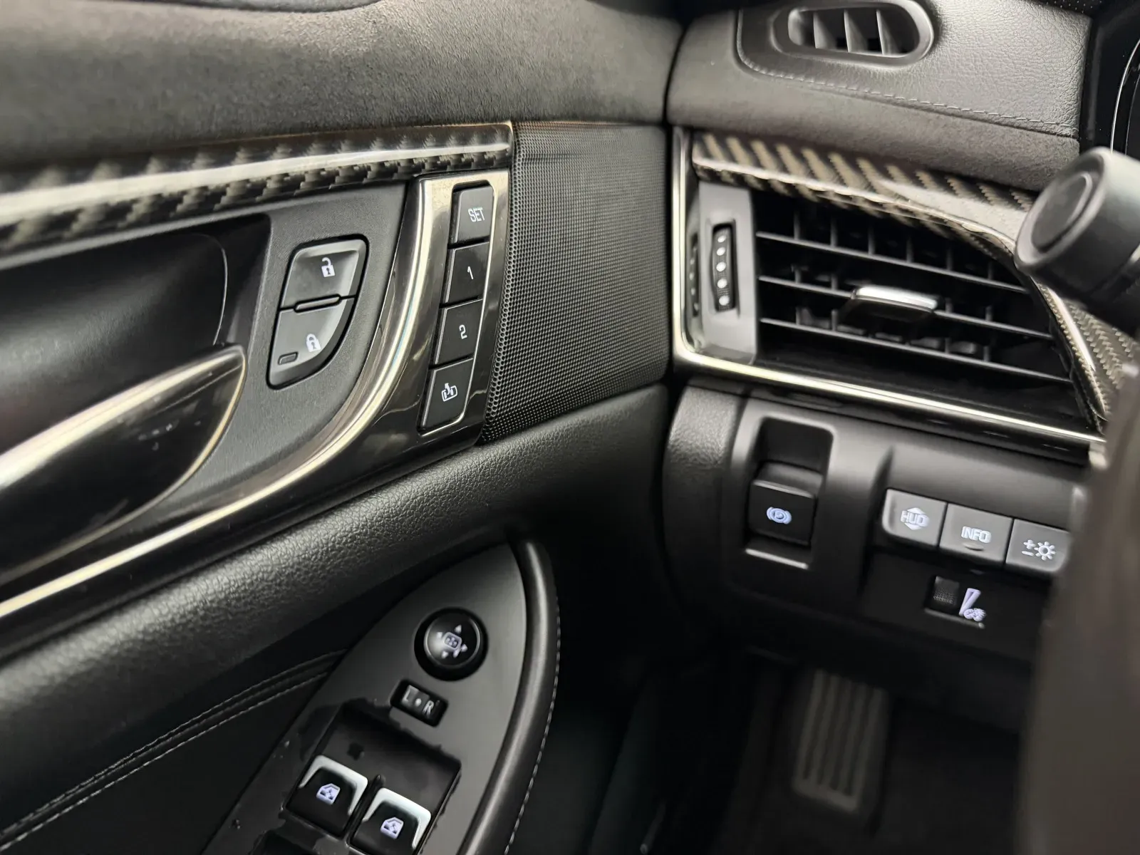 Cadillac CTS photo 12