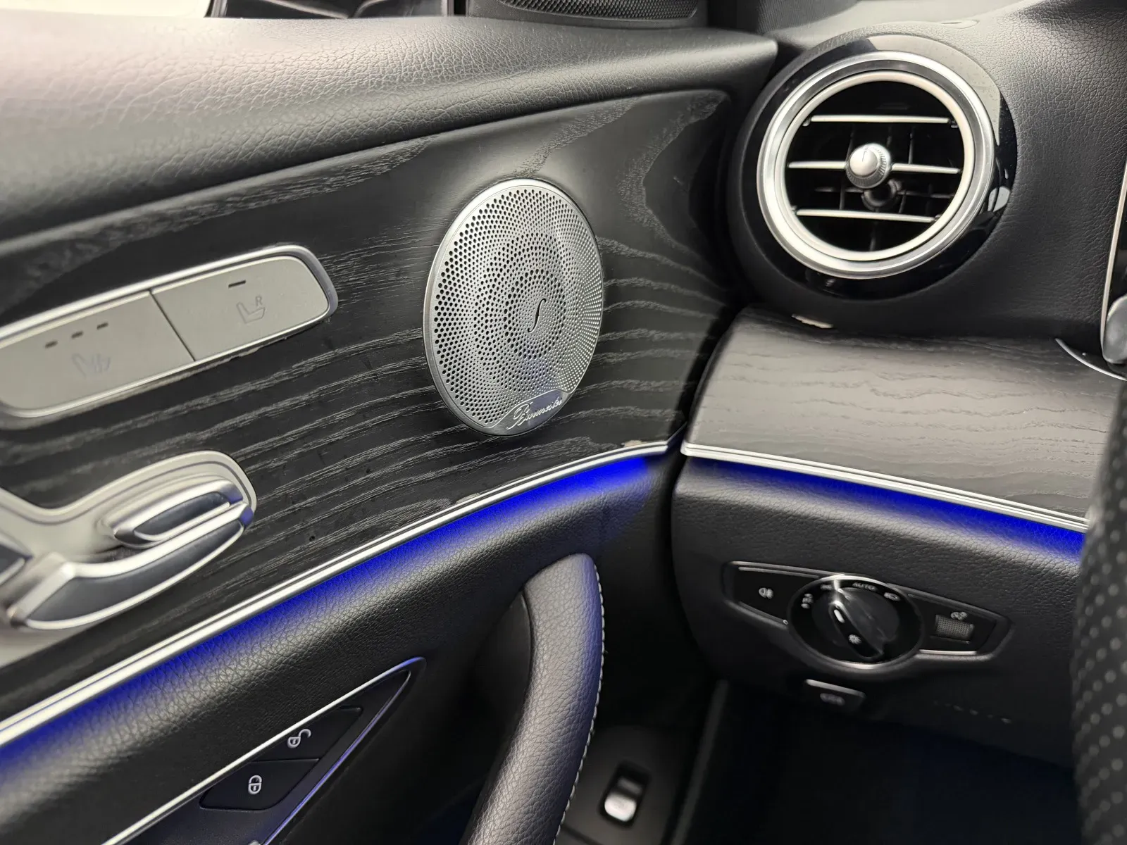 Mercedes-Benz E-Class photo 8