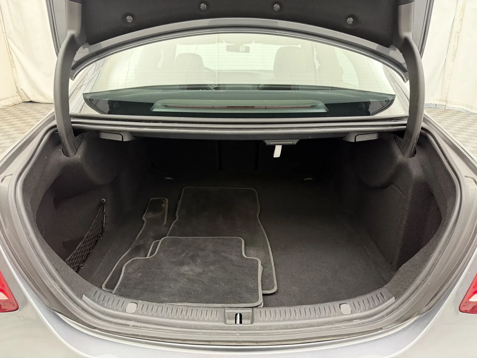 Mercedes-Benz E-Class photo 24