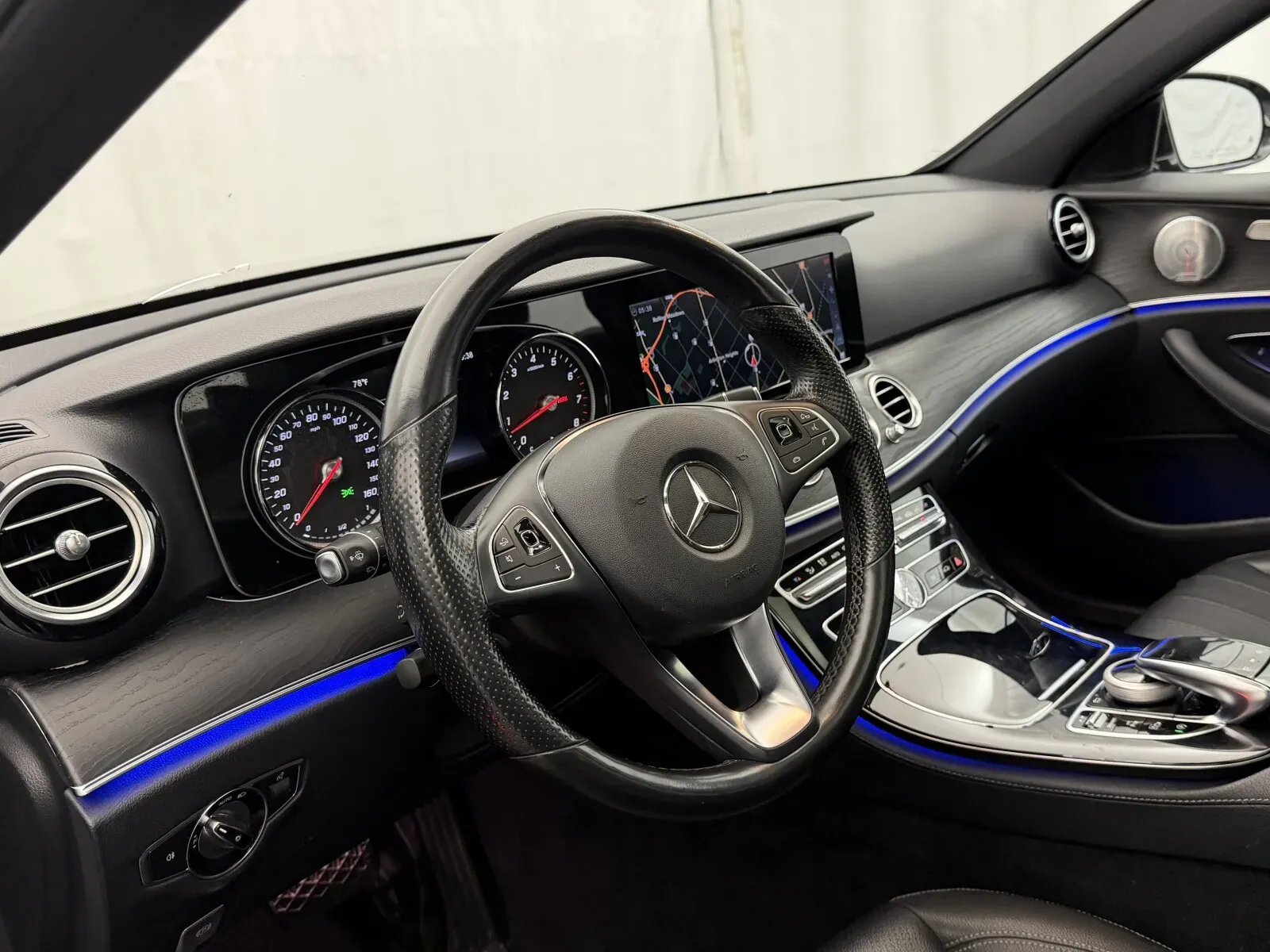 Mercedes-Benz E-Class photo 5