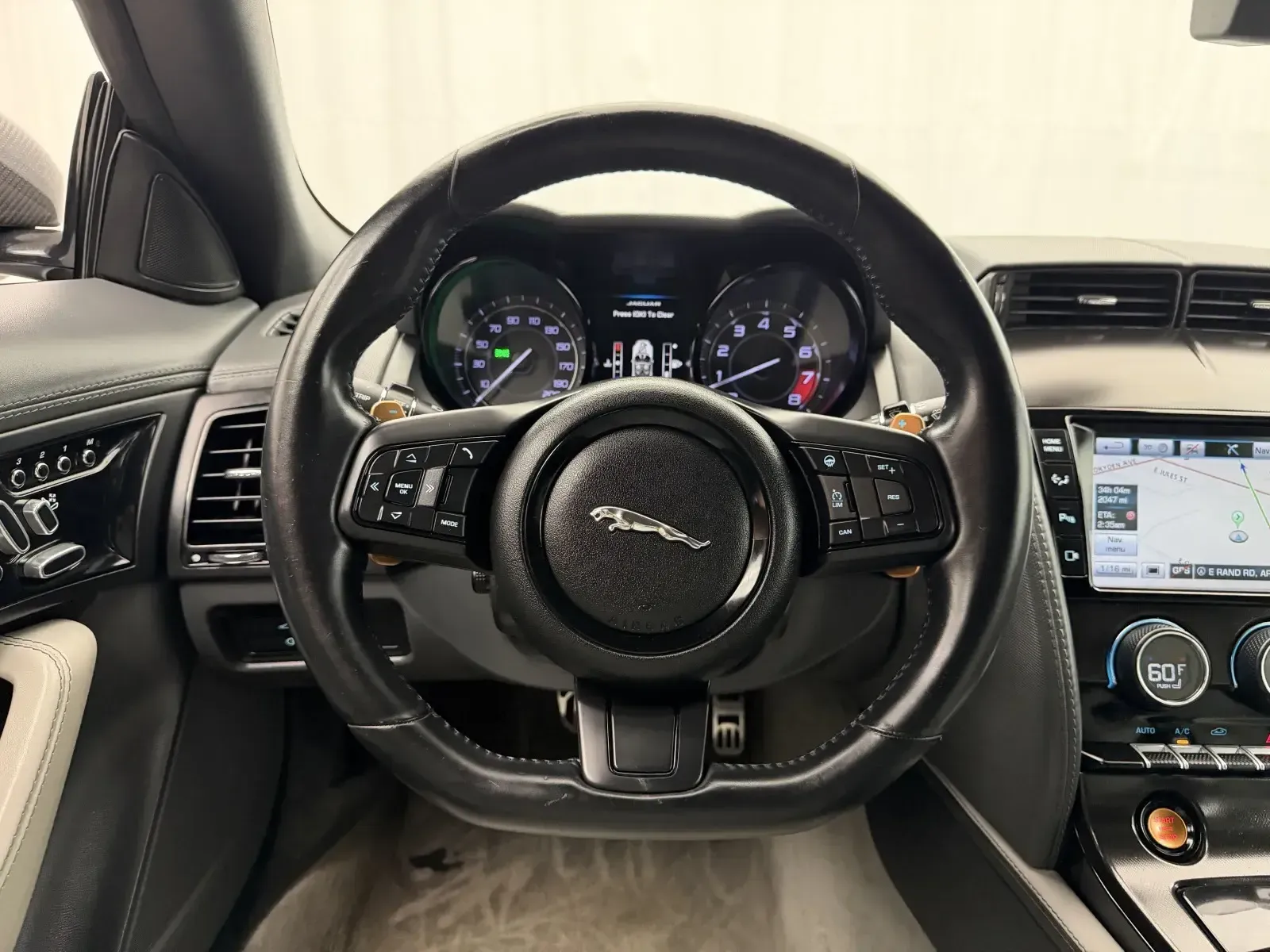 Jaguar F-TYPE photo 7