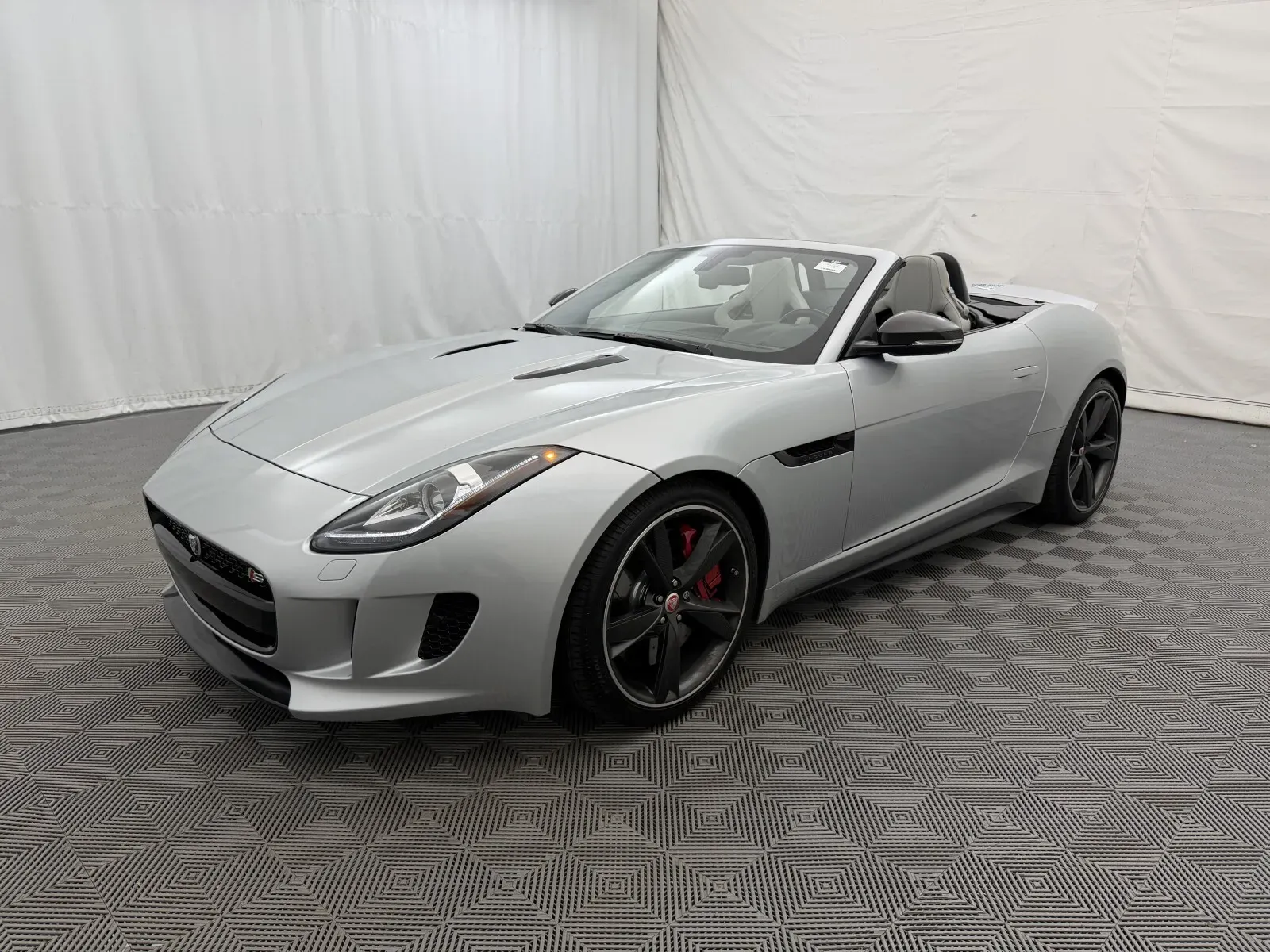 Jaguar F-TYPE photo 2
