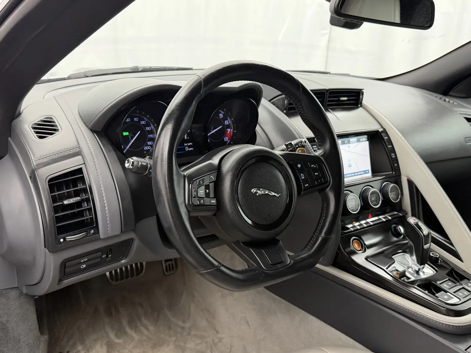 Jaguar F-TYPE photo 6