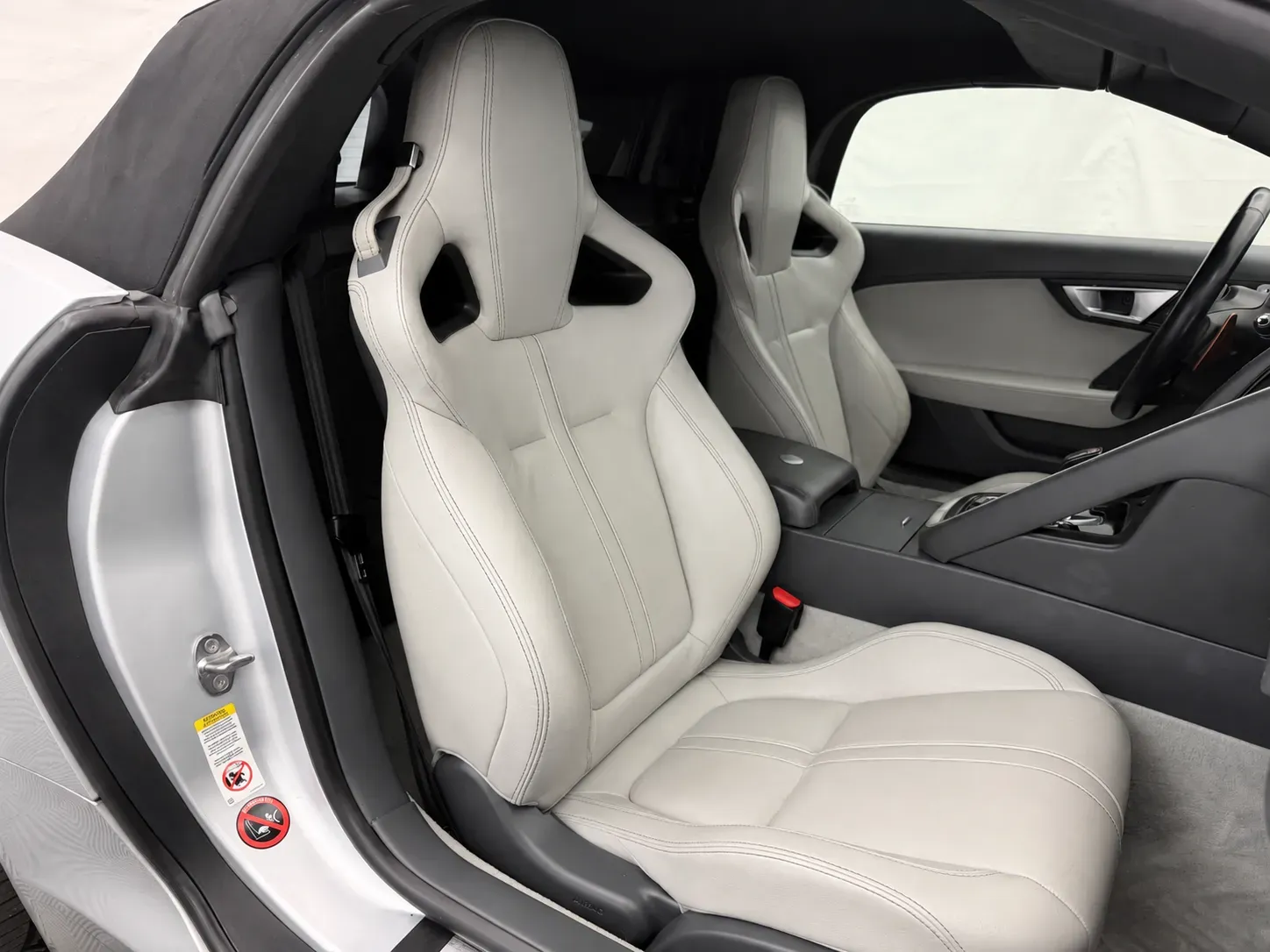 Jaguar F-TYPE photo 28