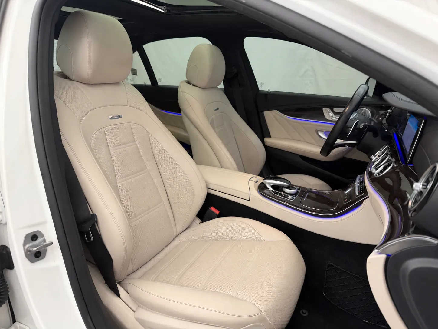 Mercedes-Benz E-Class photo 56