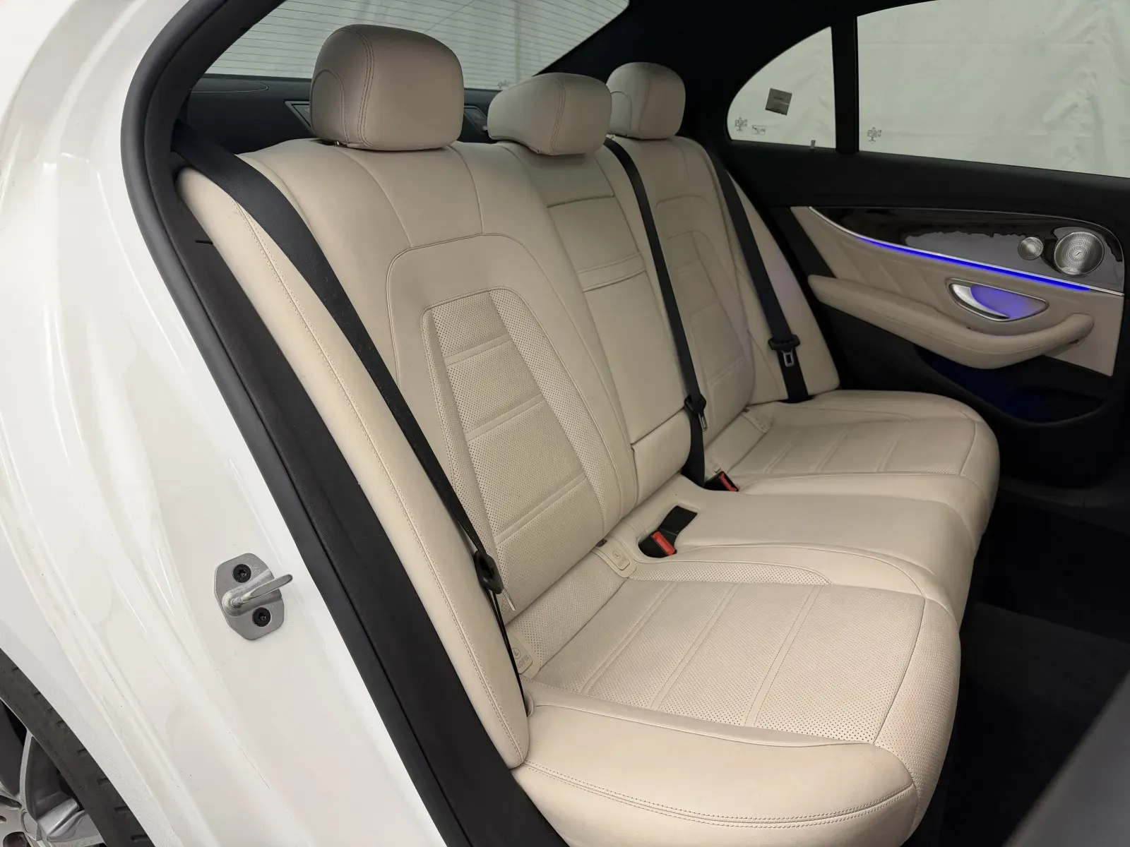 Mercedes-Benz E-Class photo 55