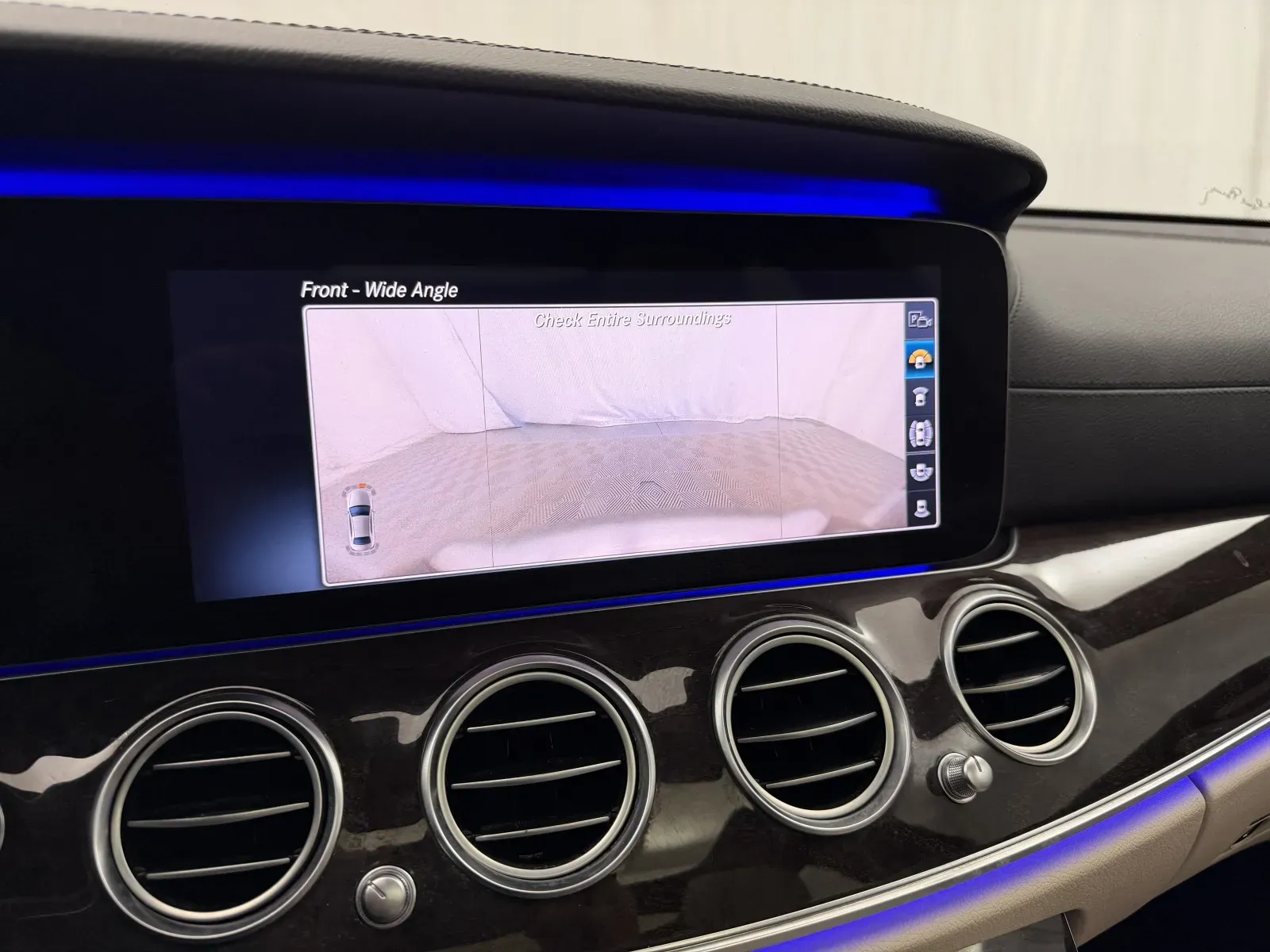 Mercedes-Benz E-Class photo 29