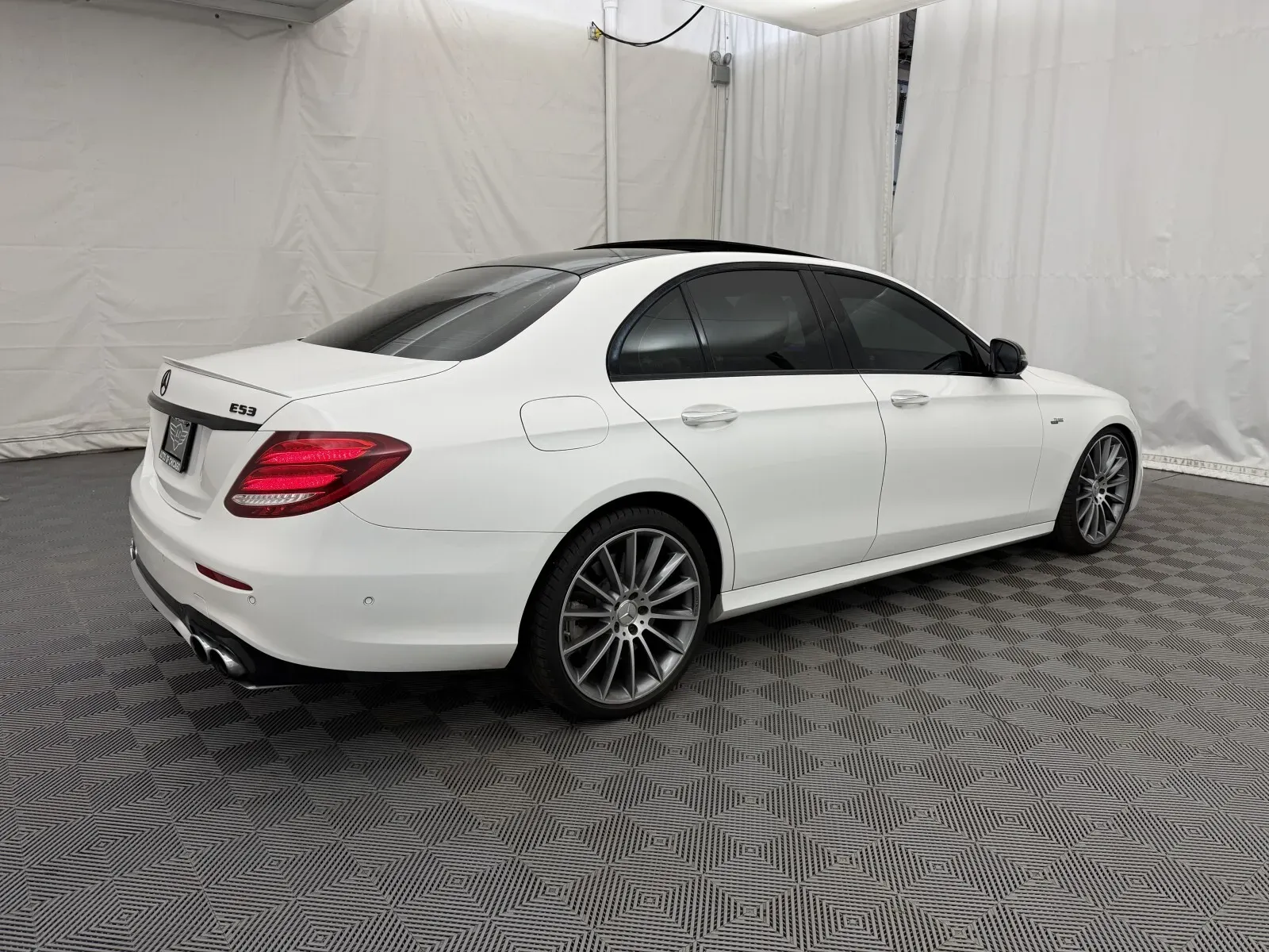Mercedes-Benz E-Class photo 3