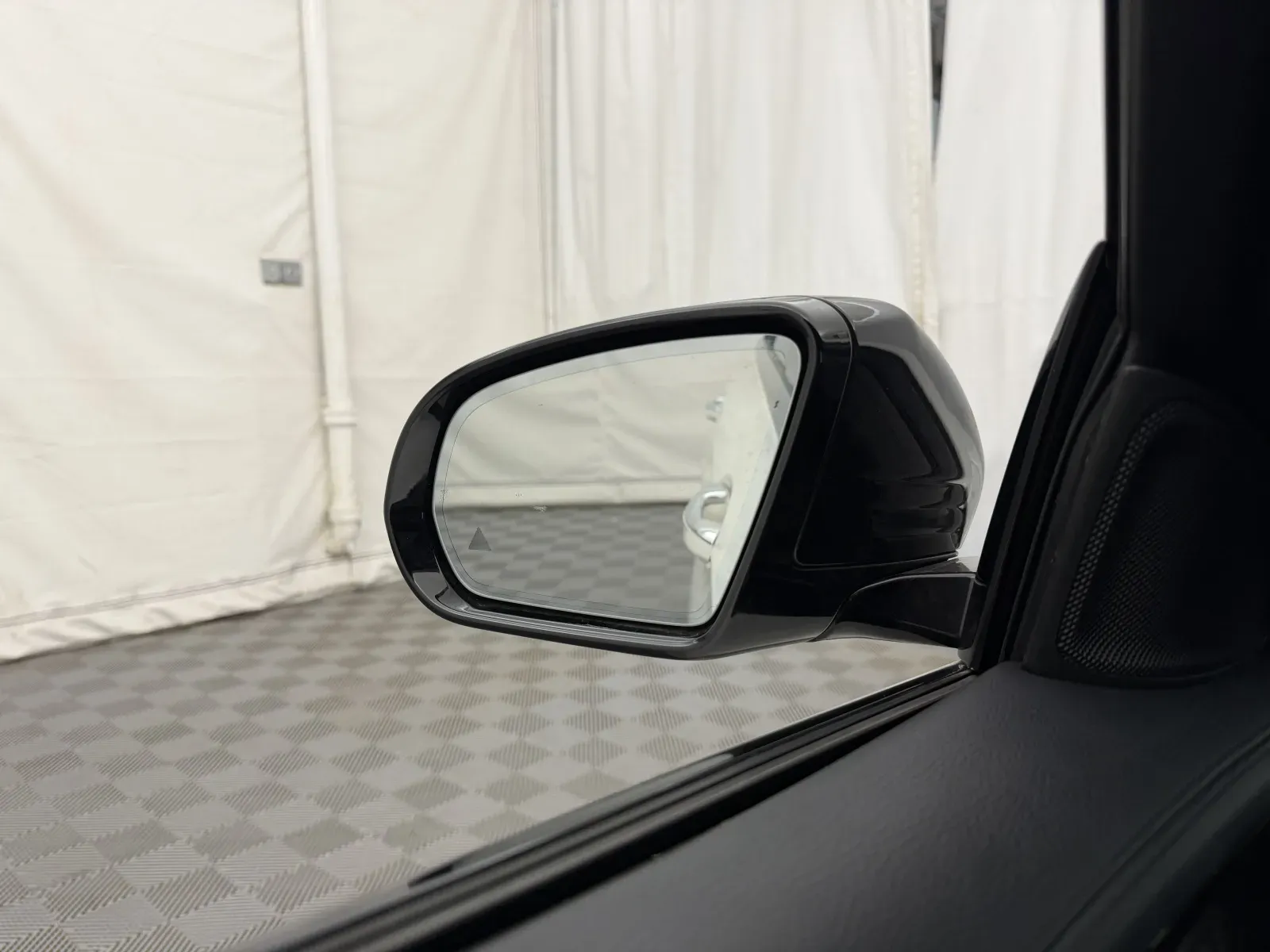 Mercedes-Benz E-Class photo 21