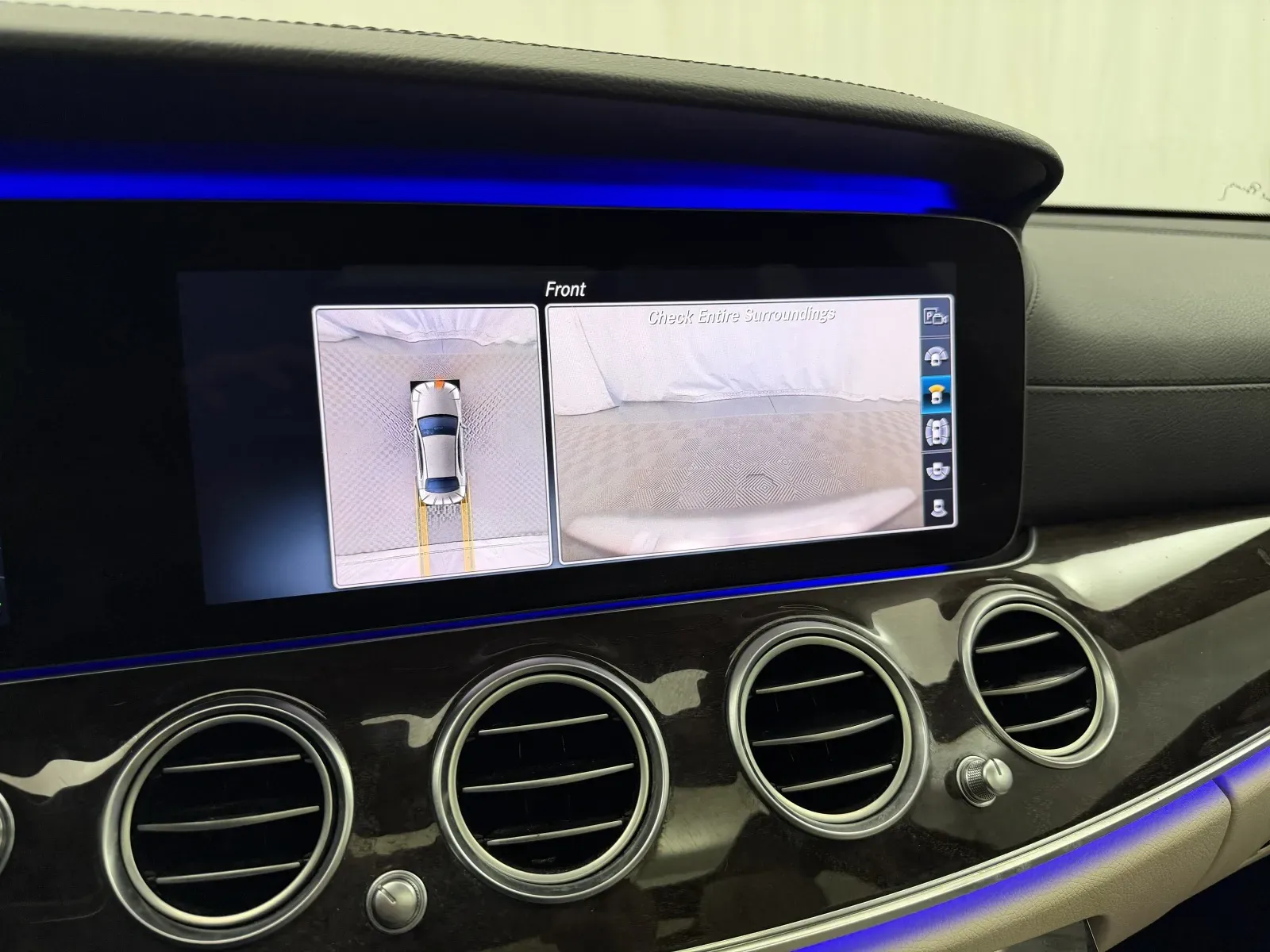 Mercedes-Benz E-Class photo 28